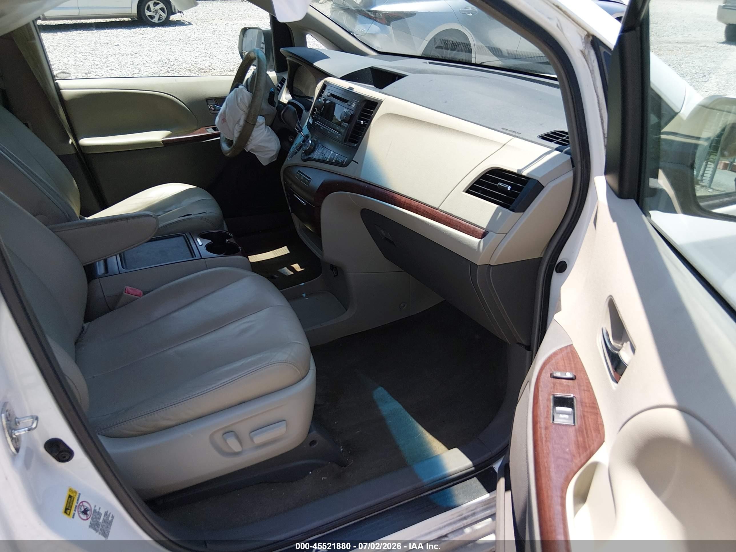 2013 Toyota Sienna Xle V6 8 Passenger White vin: 5TDYK3DC7DS358492