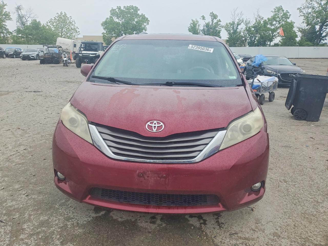 2013 Toyota Sienna Красный vin: 5TDYK3DC7DS359352