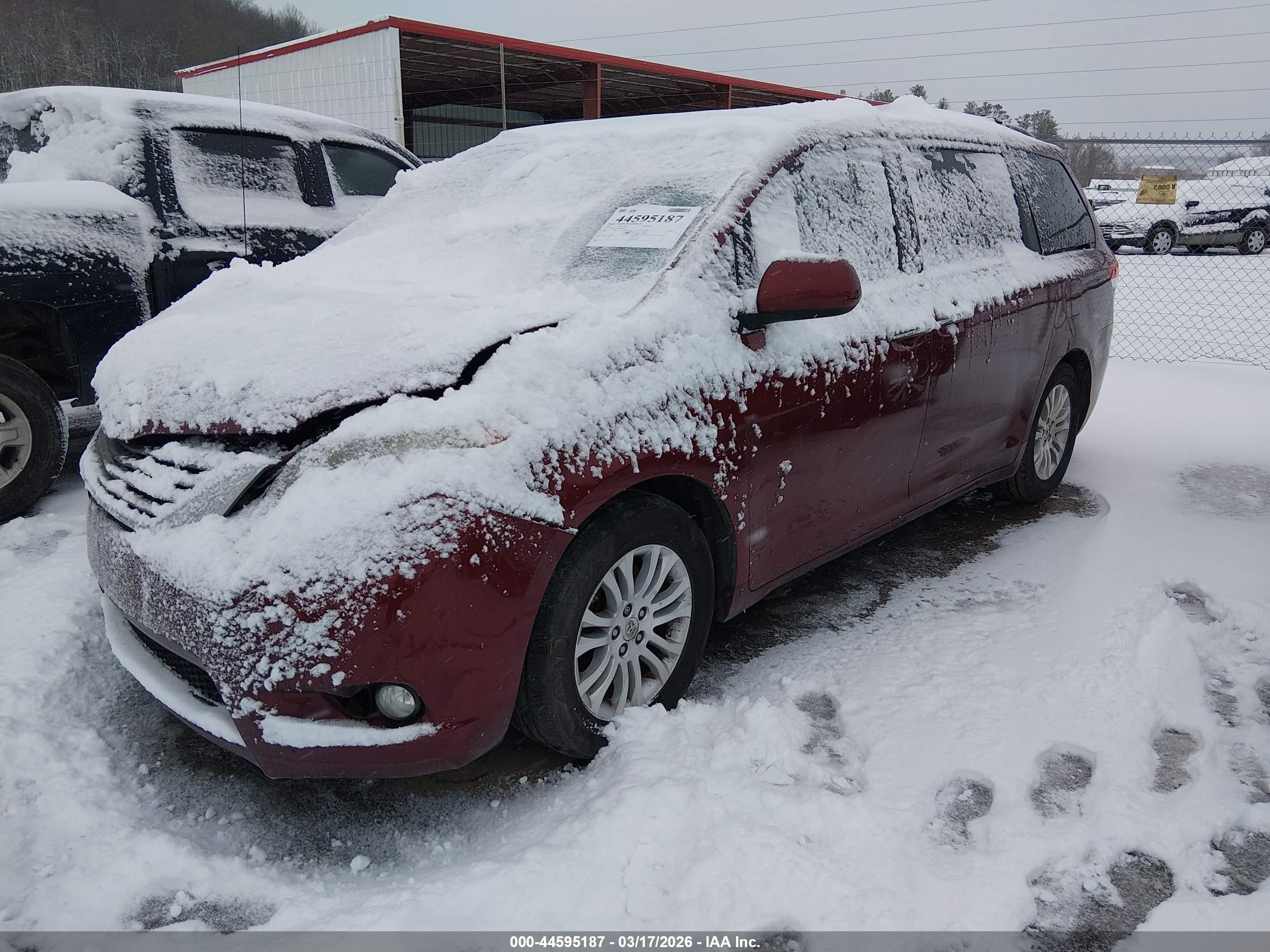 2013 Toyota Sienna Xle V6 8 Passenger Бордовый vin: 5TDYK3DC7DS360789