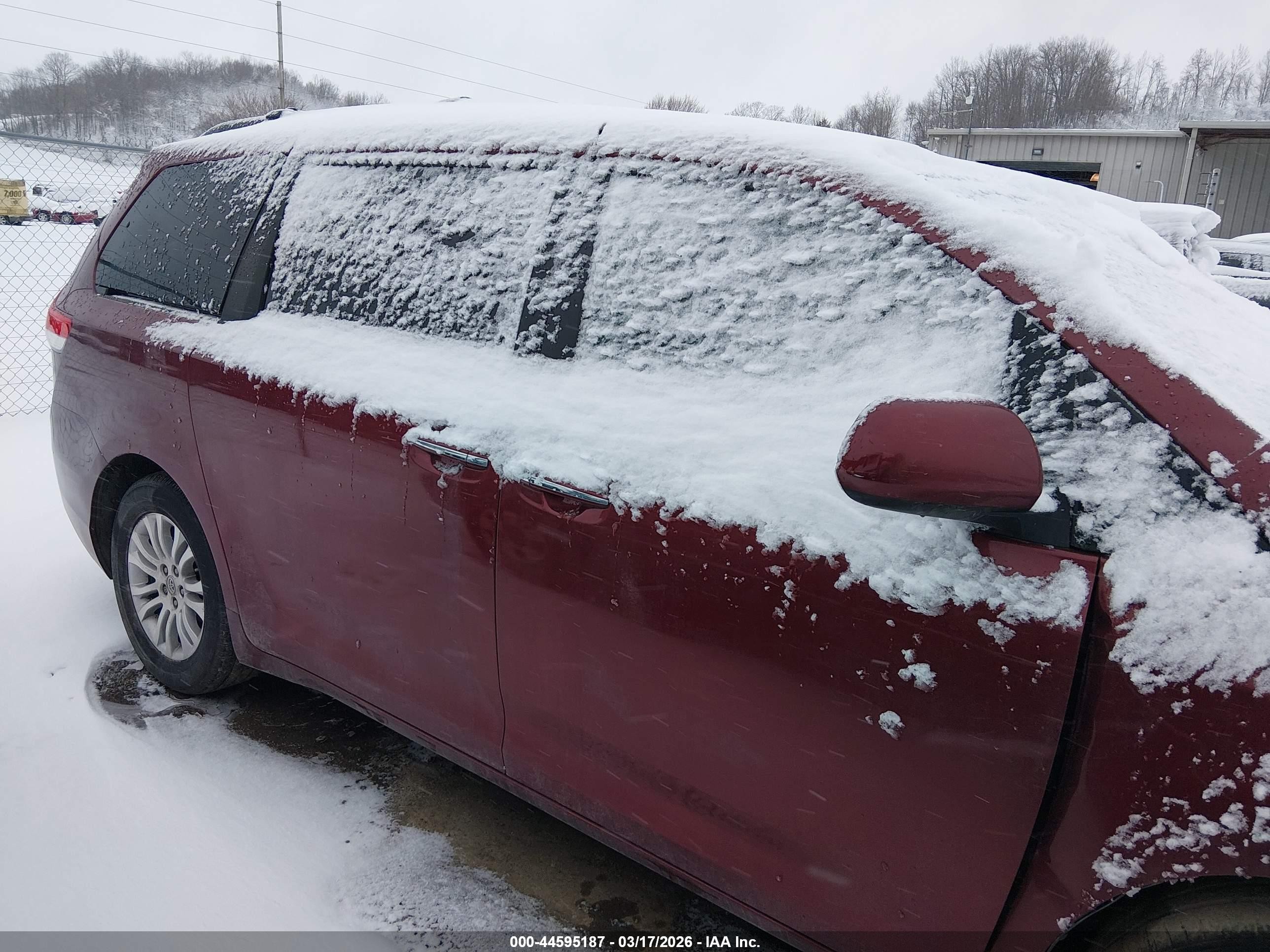 2013 Toyota Sienna Xle V6 8 Passenger Бордовый vin: 5TDYK3DC7DS360789