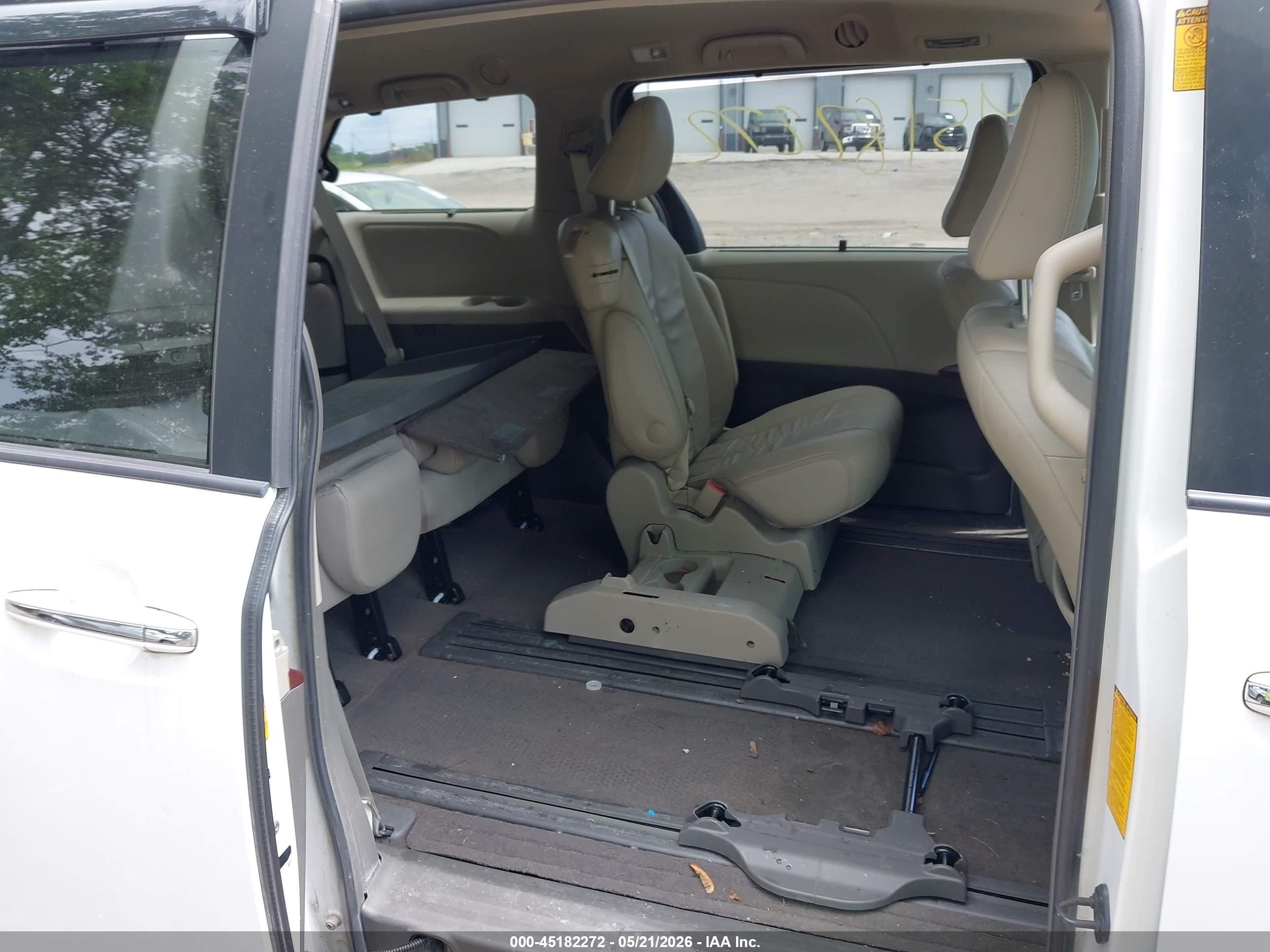 2013 Toyota Sienna Xle V6 8 Passenger White vin: 5TDYK3DC7DS365992