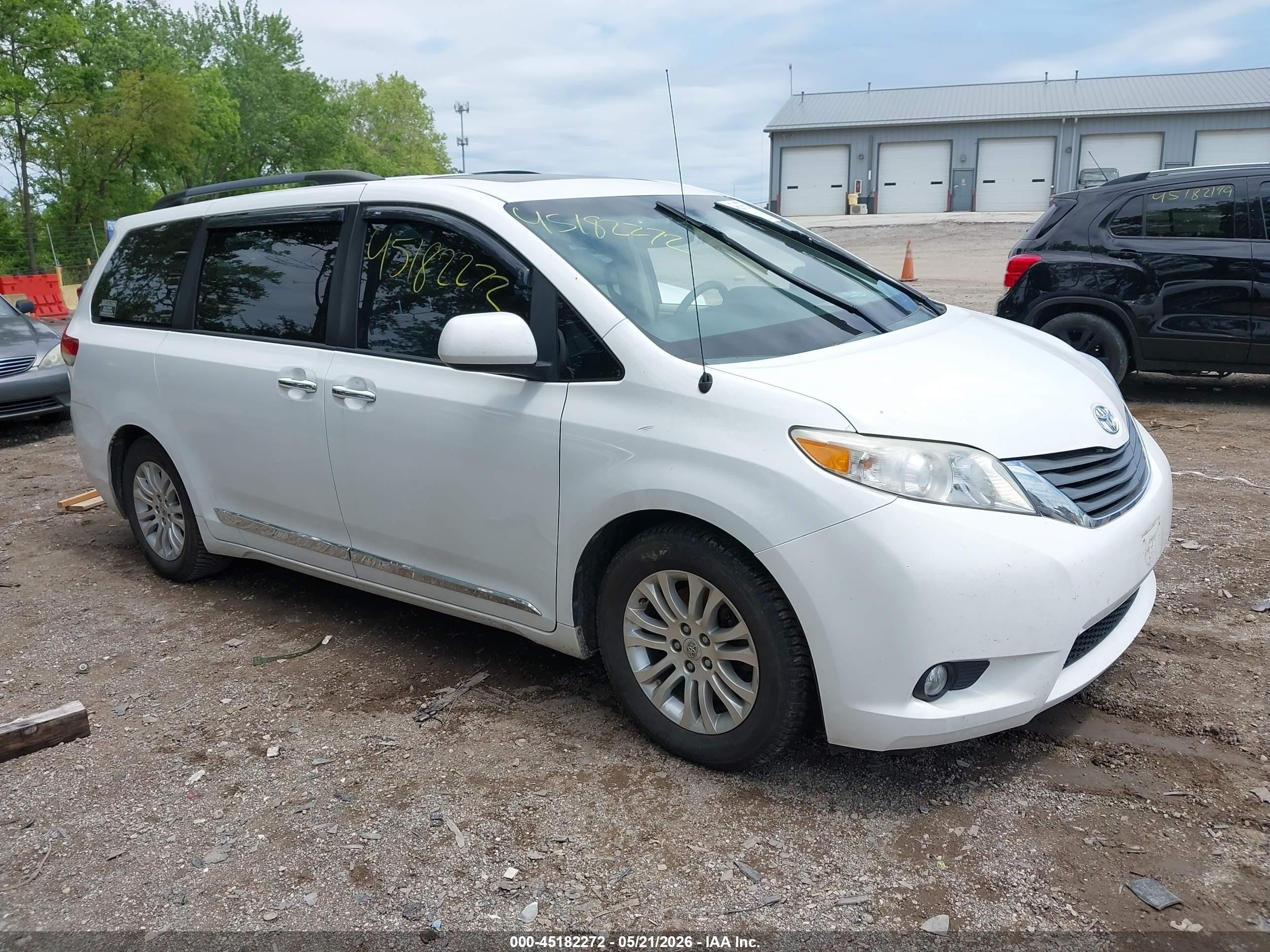 2013 Toyota Sienna Xle V6 8 Passenger Белый vin: 5TDYK3DC7DS365992