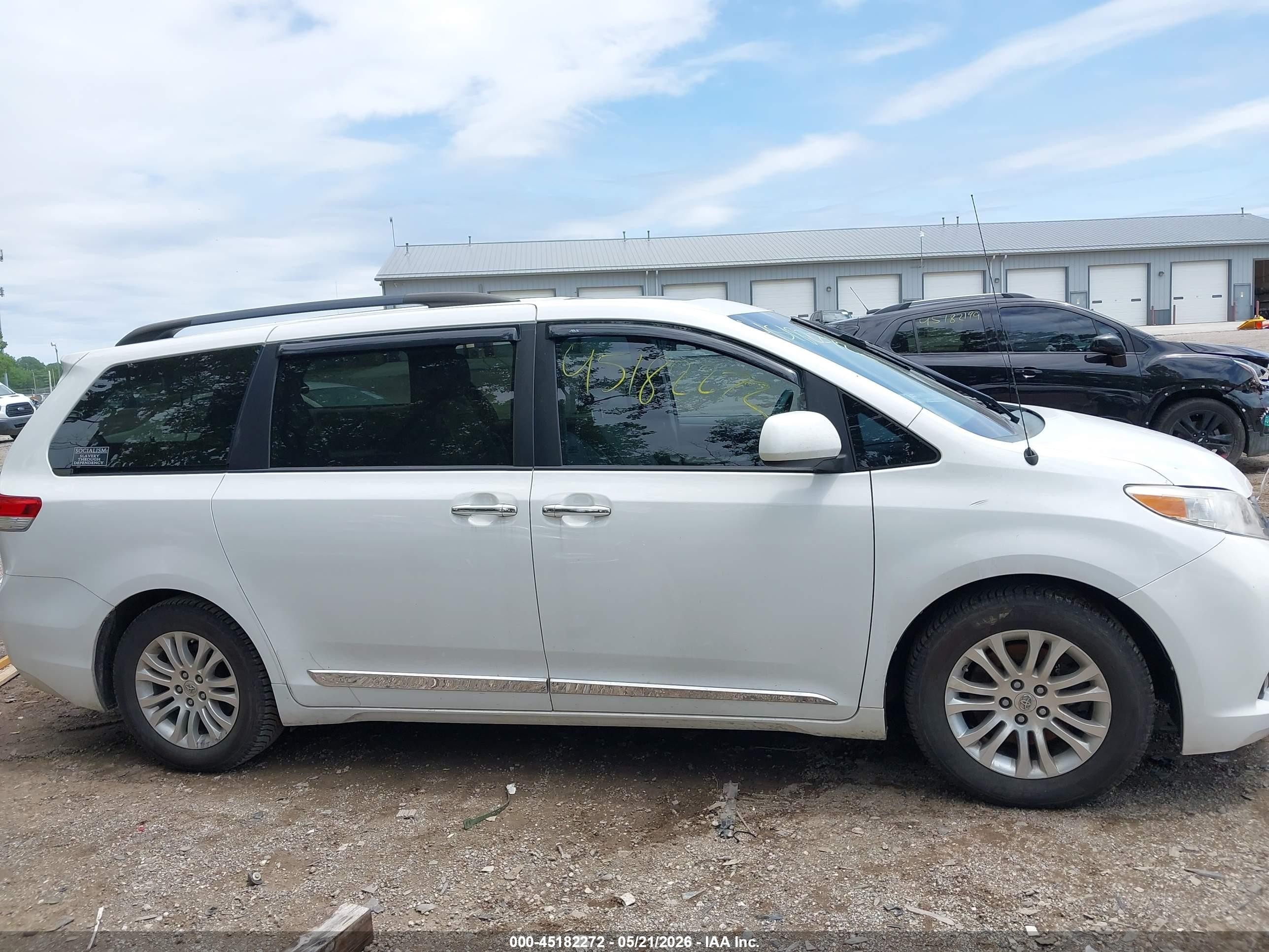 2013 Toyota Sienna Xle V6 8 Passenger White vin: 5TDYK3DC7DS365992