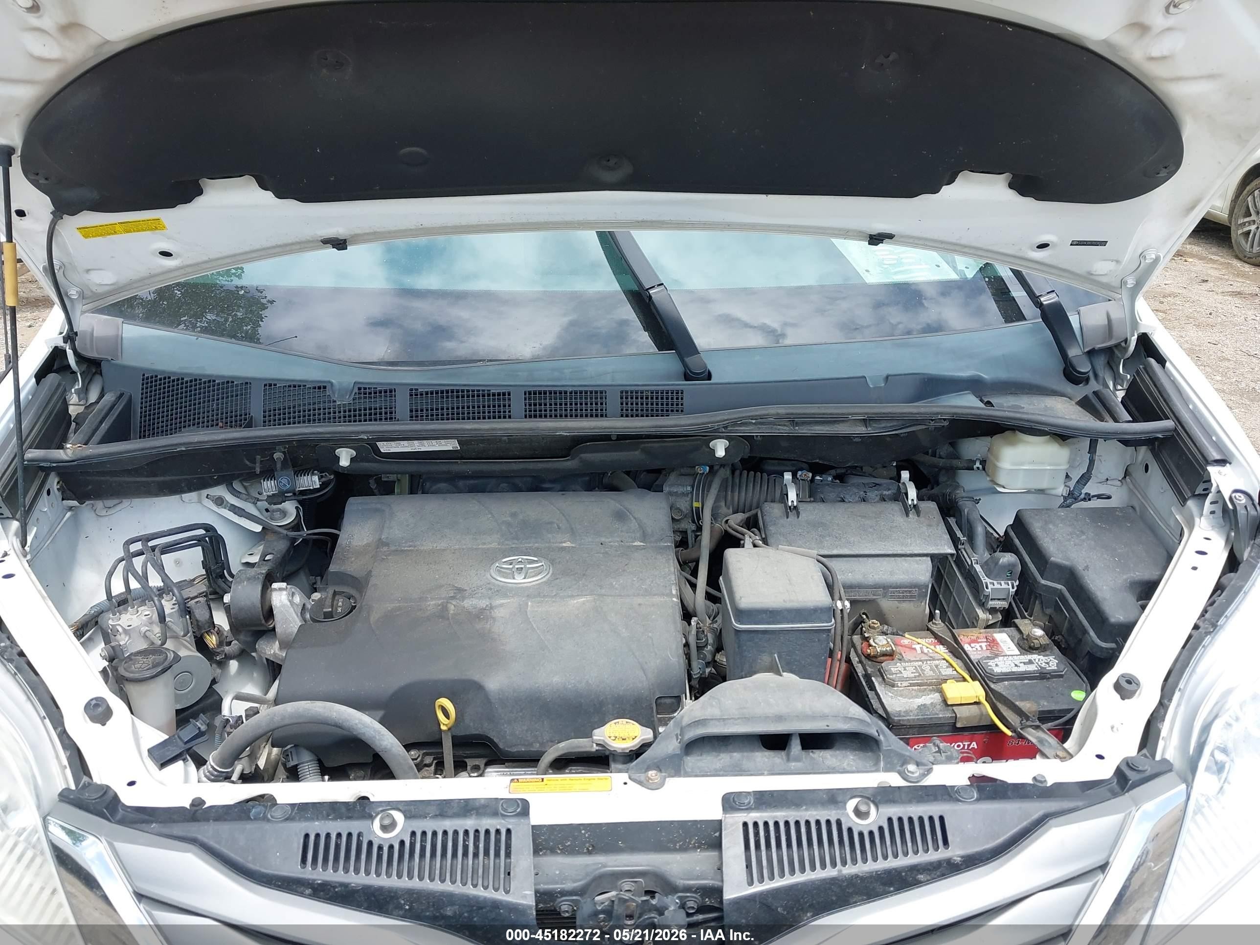 2013 Toyota Sienna Xle V6 8 Passenger White vin: 5TDYK3DC7DS365992
