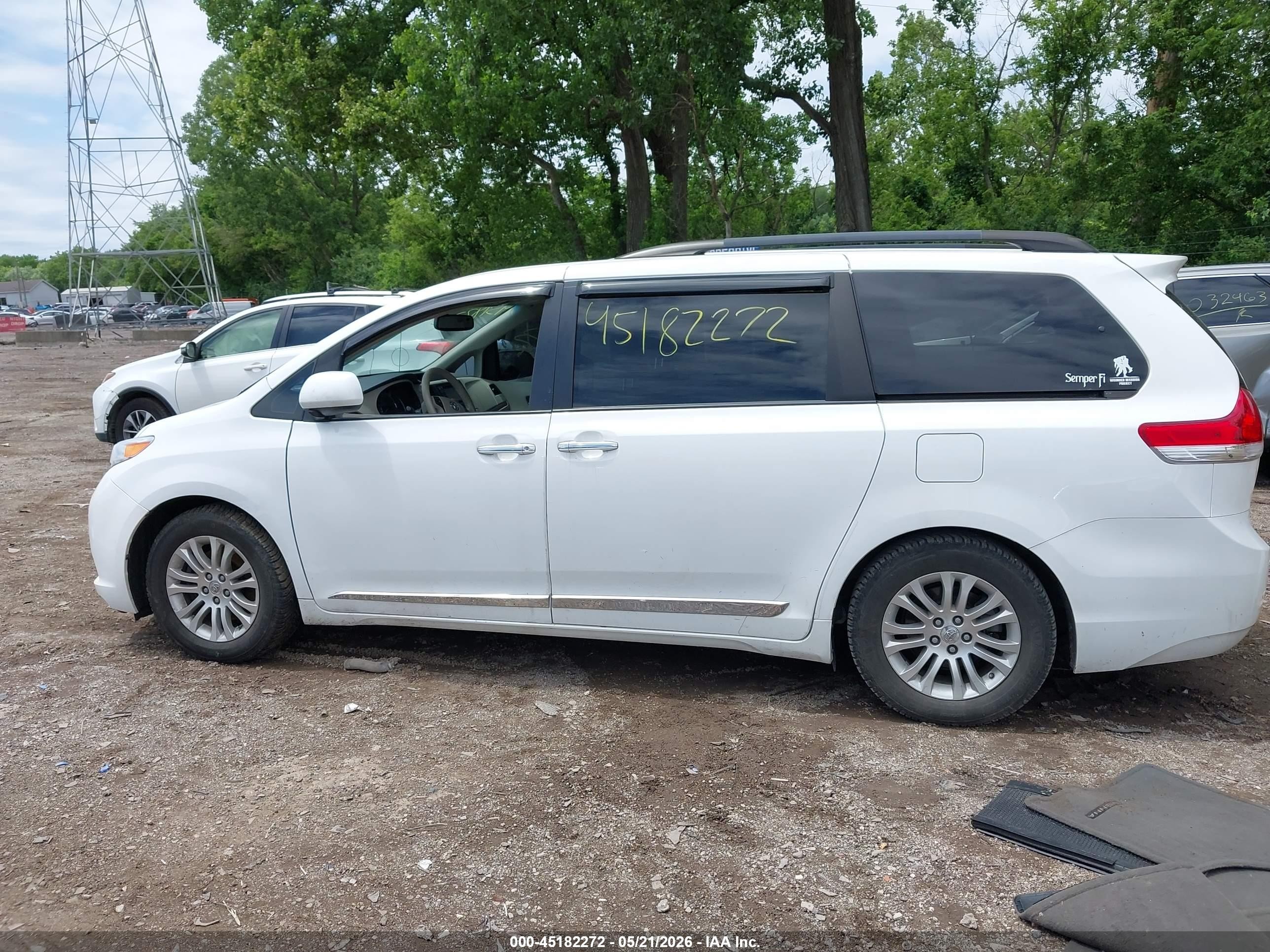 2013 Toyota Sienna Xle V6 8 Passenger White vin: 5TDYK3DC7DS365992
