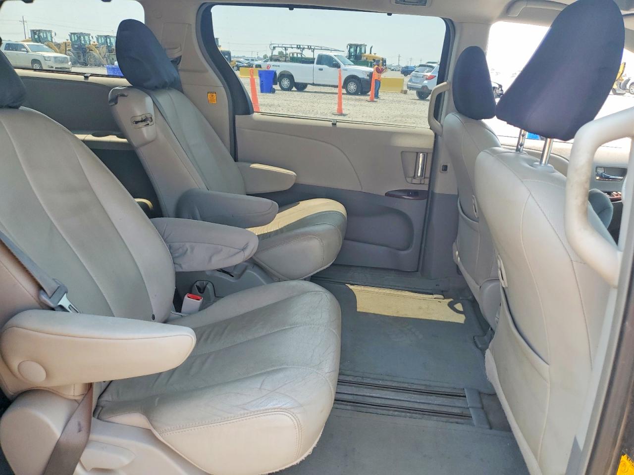 2013 Toyota Sienna Xle 8-passenger Серый vin: 5TDYK3DC7DS369797