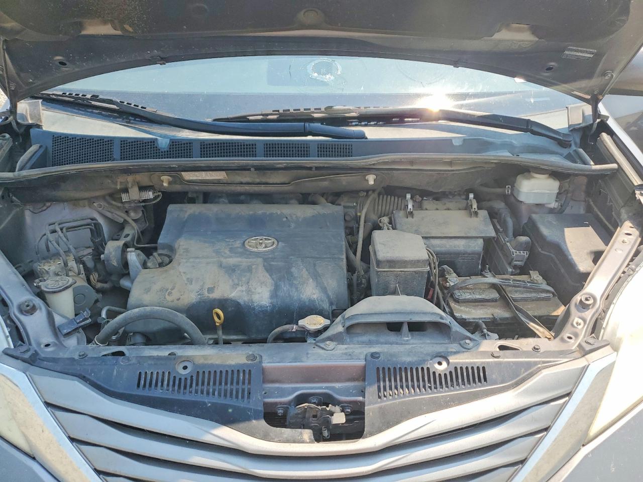 2013 Toyota Sienna Xle 8-passenger Серый vin: 5TDYK3DC7DS369797