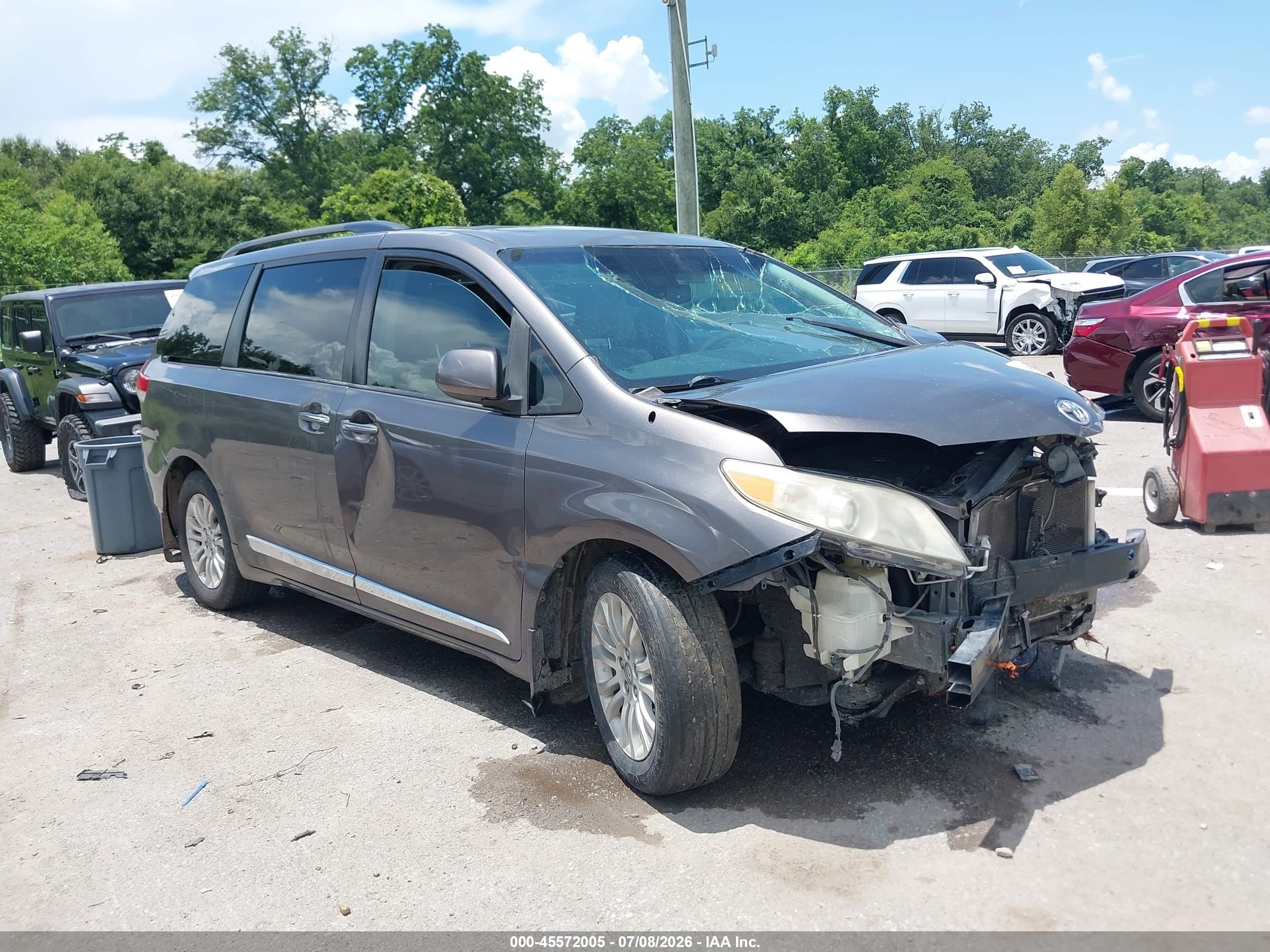 2013 Toyota Sienna Xle V6 8 Passenger Gray vin: 5TDYK3DC7DS372912