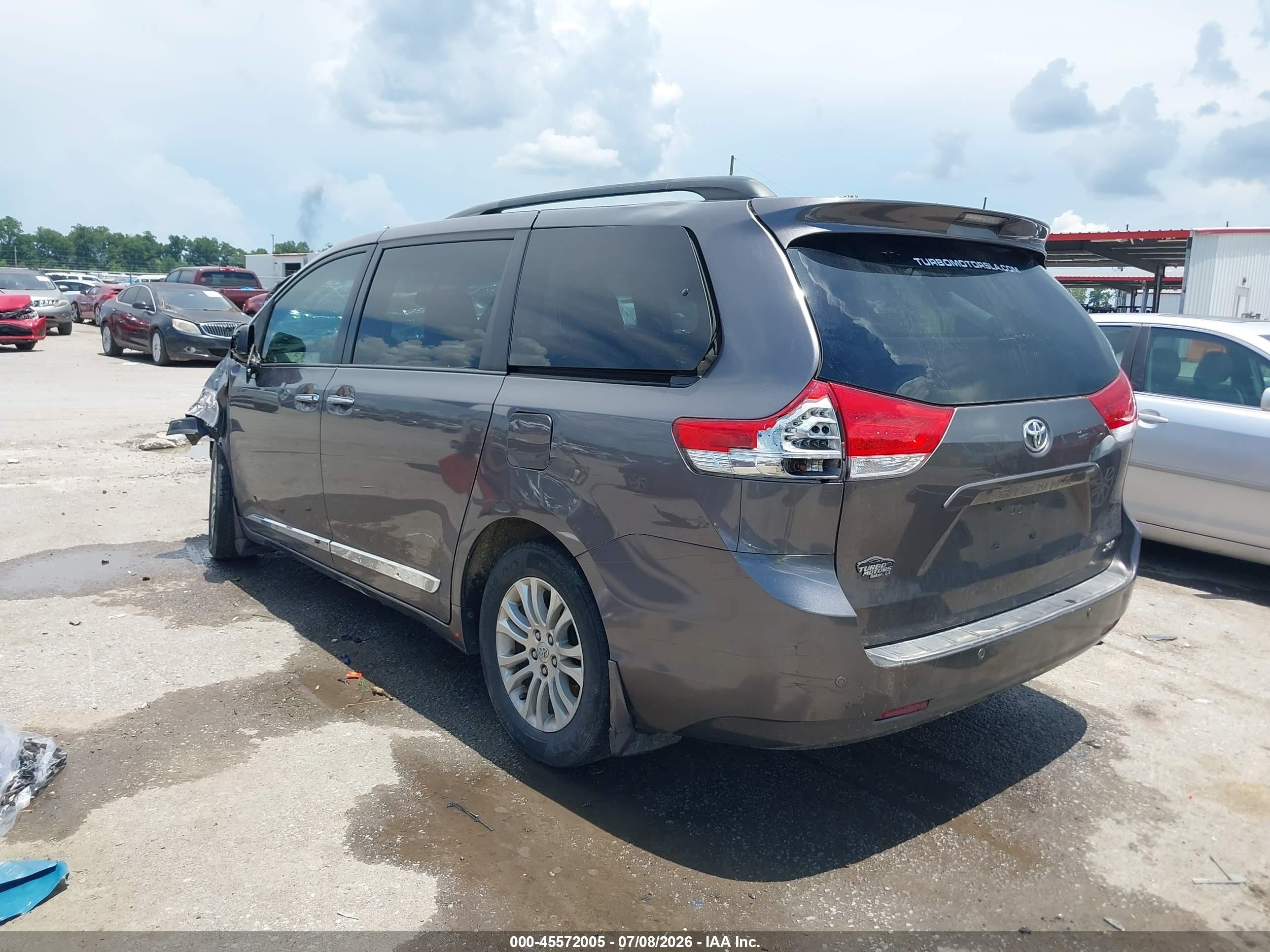 2013 Toyota Sienna Xle V6 8 Passenger Gray vin: 5TDYK3DC7DS372912