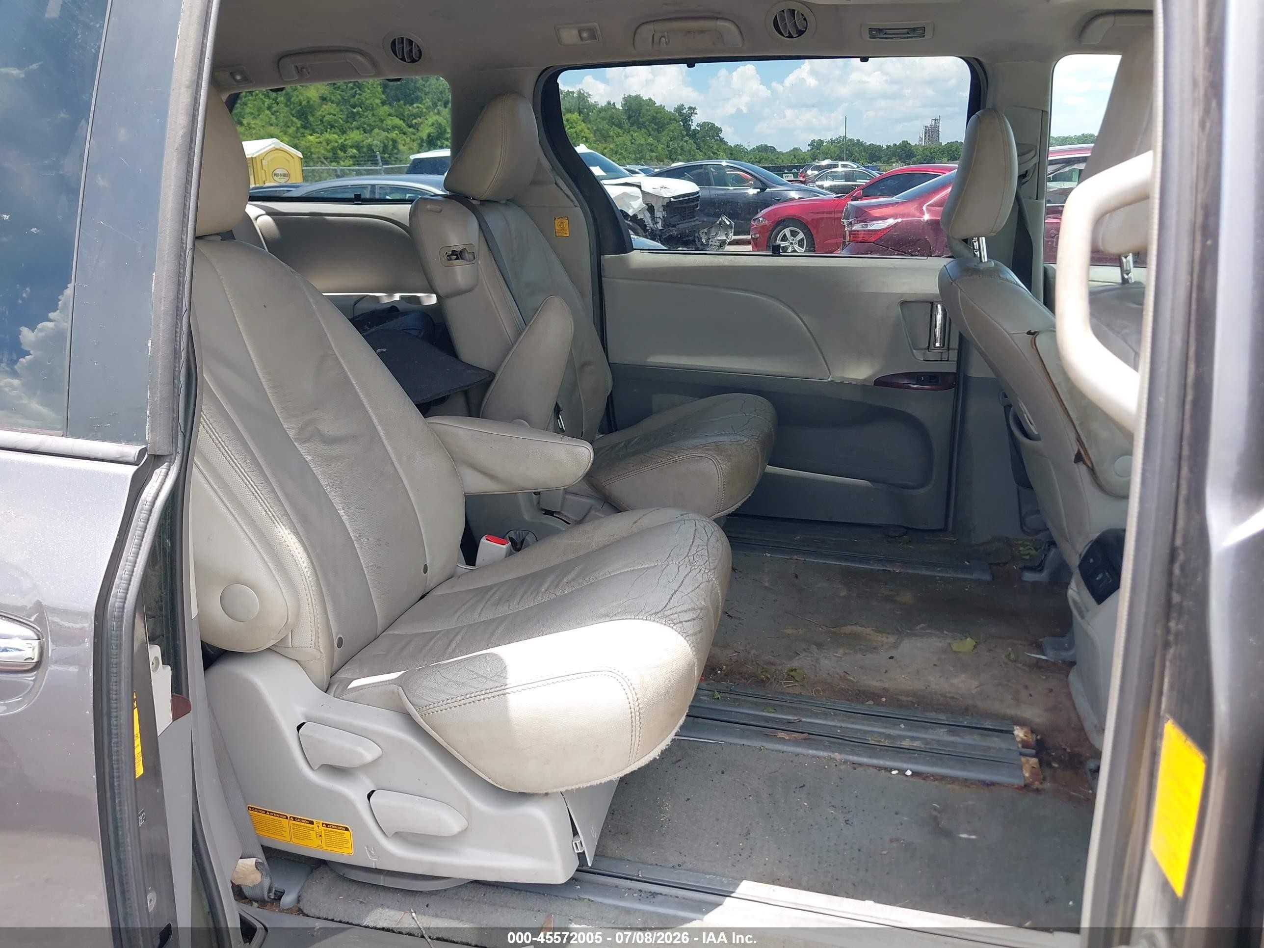 2013 Toyota Sienna Xle V6 8 Passenger Gray vin: 5TDYK3DC7DS372912