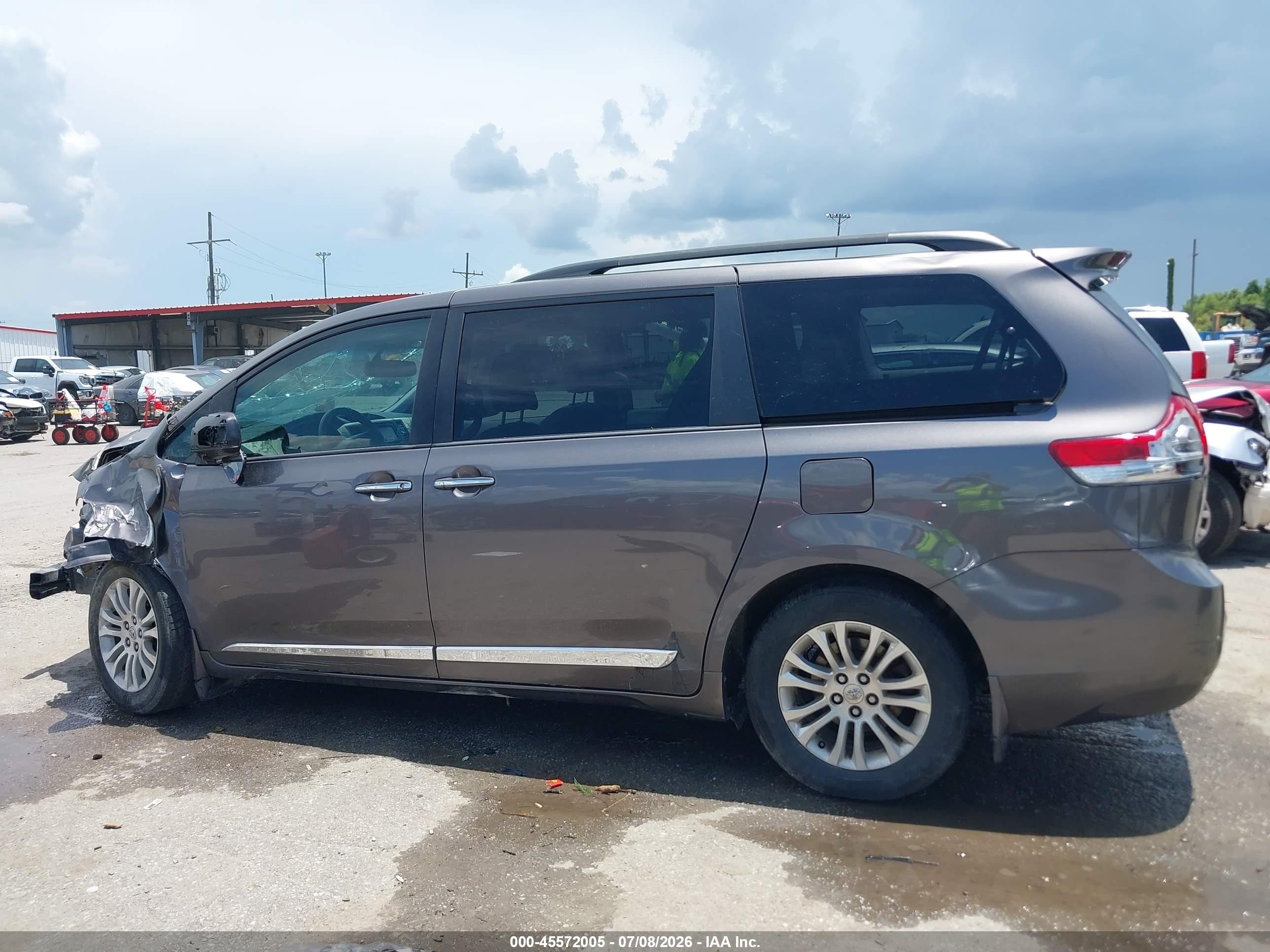 2013 Toyota Sienna Xle V6 8 Passenger Gray vin: 5TDYK3DC7DS372912