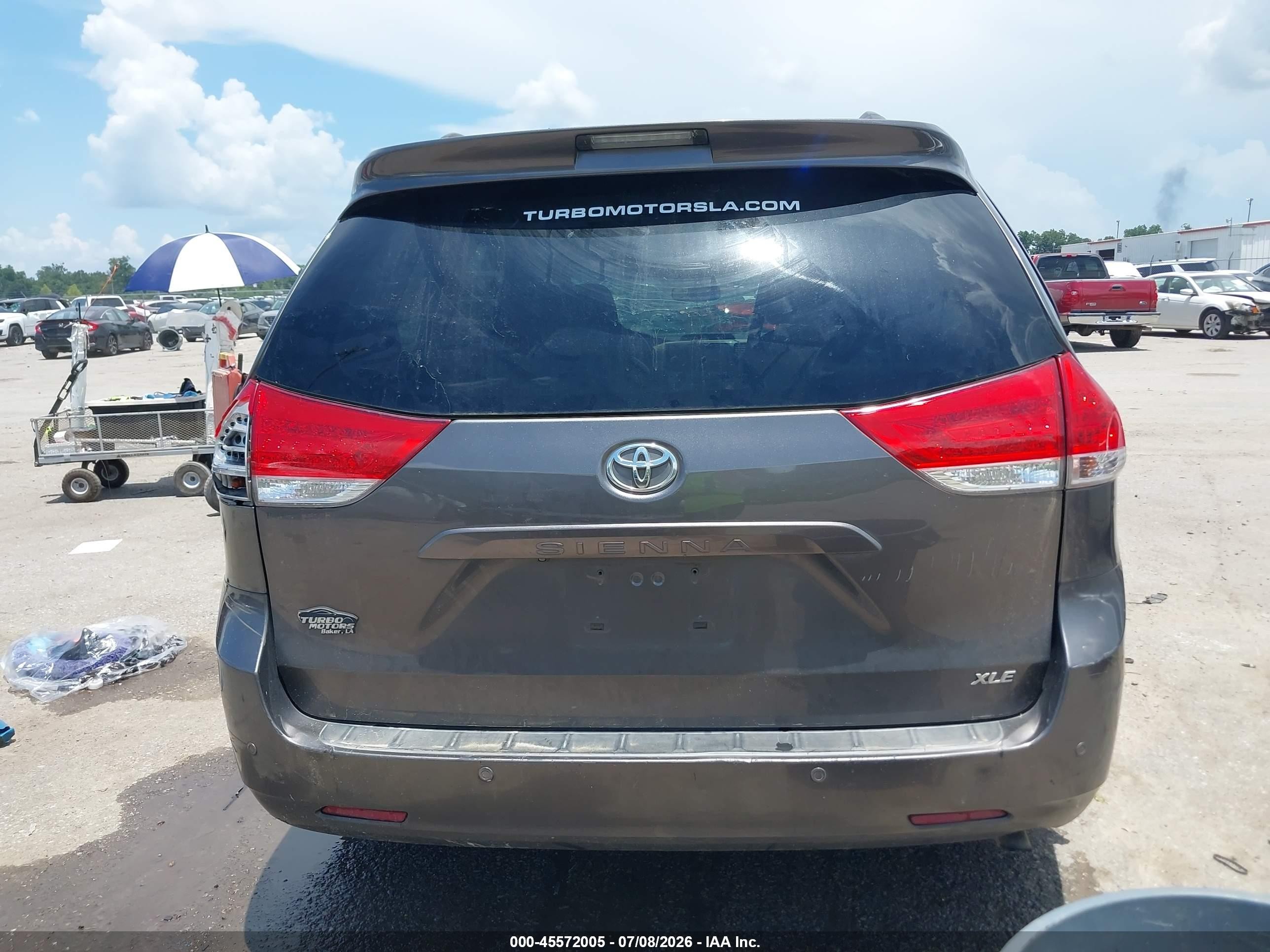 2013 Toyota Sienna Xle V6 8 Passenger Gray vin: 5TDYK3DC7DS372912
