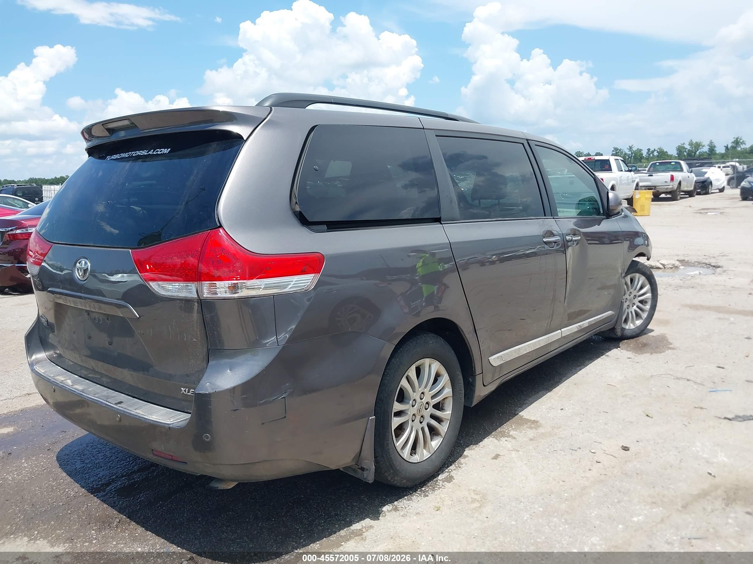 2013 Toyota Sienna Xle V6 8 Passenger Gray vin: 5TDYK3DC7DS372912