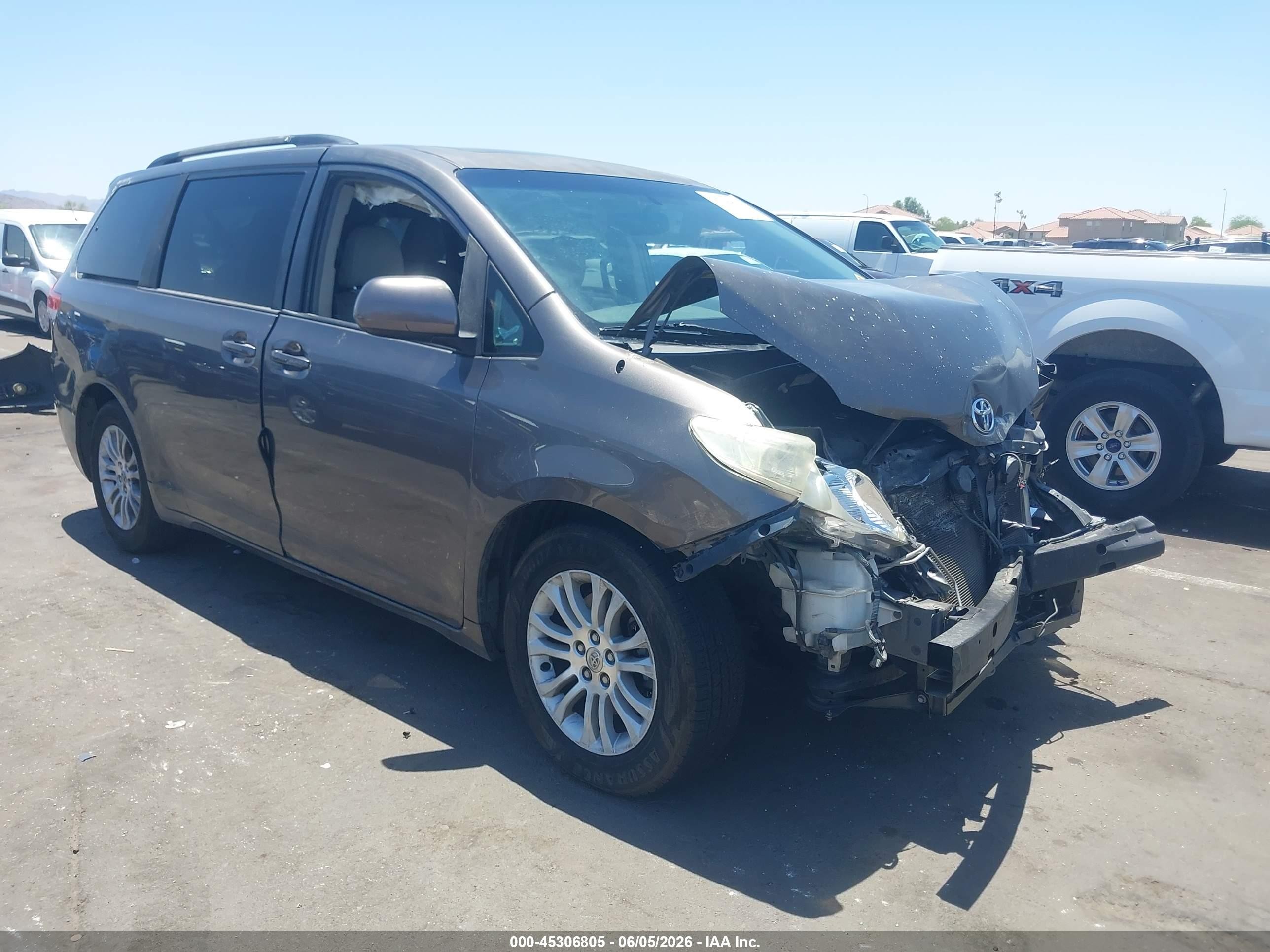 2013 Toyota Sienna Xle V6 8 Passenger Gray vin: 5TDYK3DC7DS380394