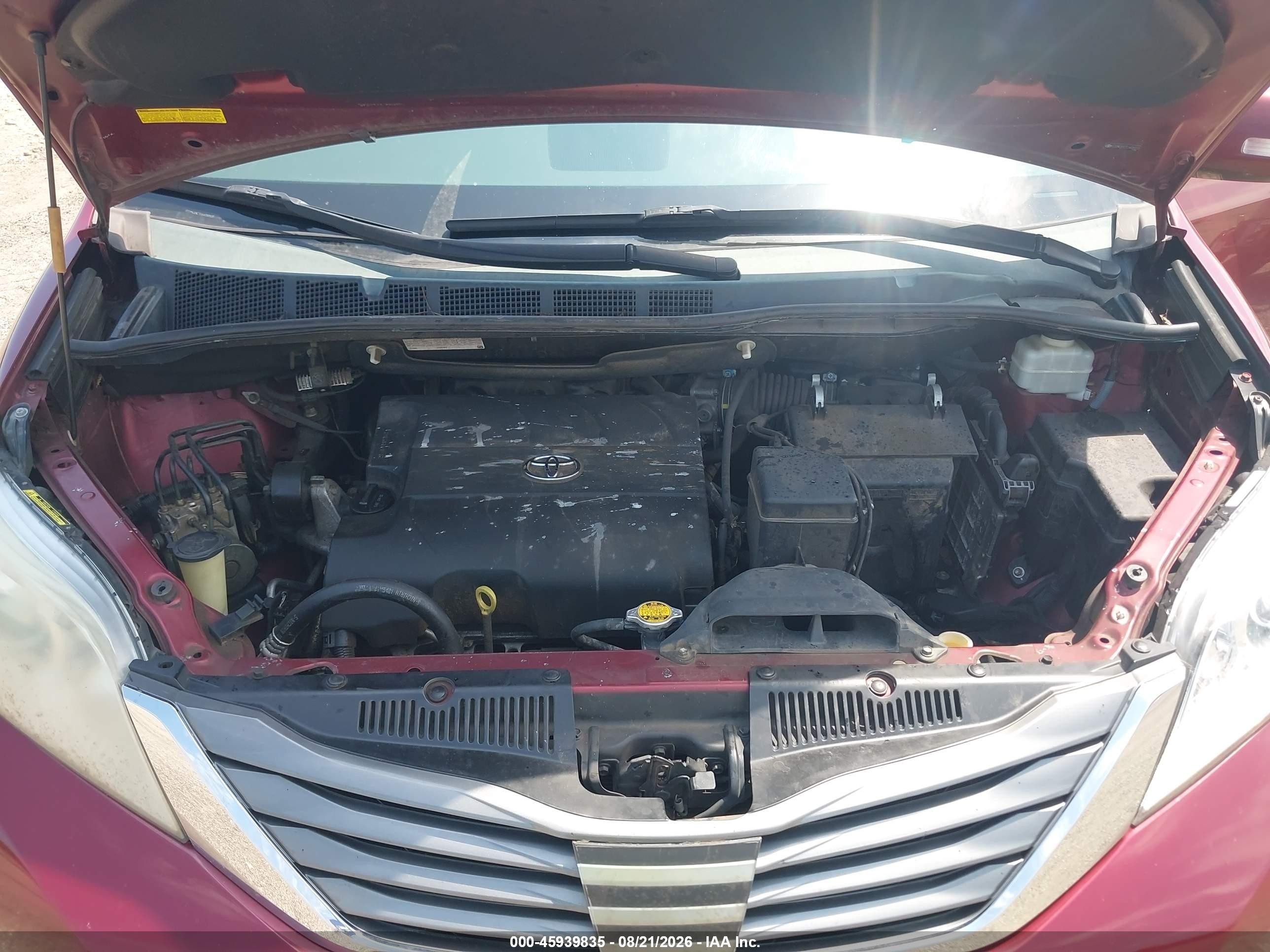2014 Toyota Sienna Limited V6 7 Passenger Red vin: 5TDYK3DC7ES409913