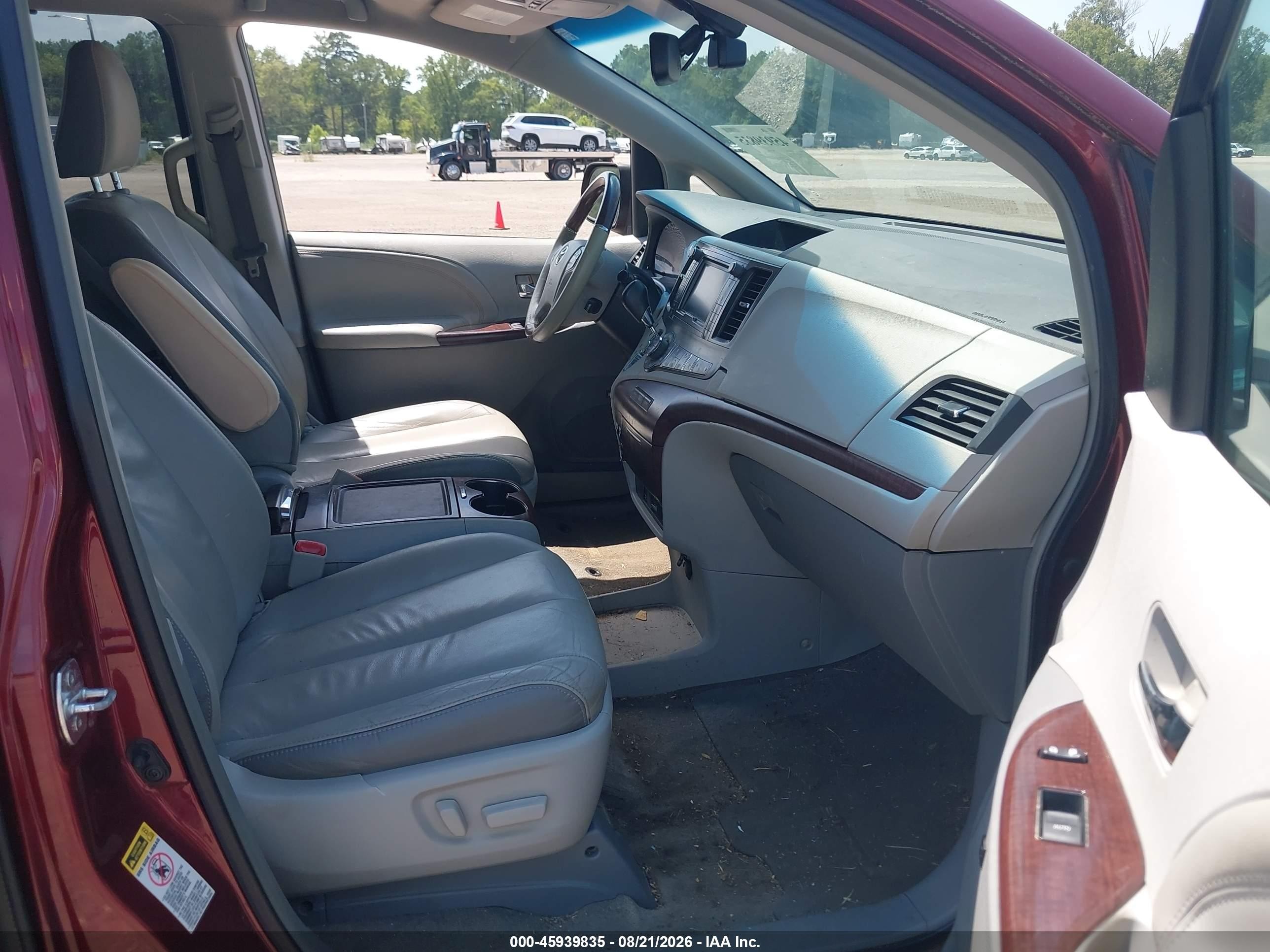 2014 Toyota Sienna Limited V6 7 Passenger Red vin: 5TDYK3DC7ES409913