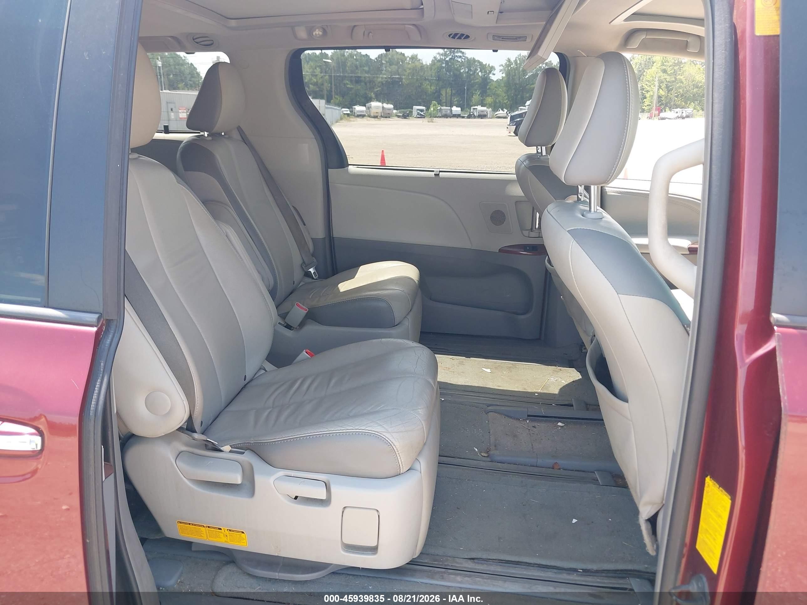 2014 Toyota Sienna Limited V6 7 Passenger Red vin: 5TDYK3DC7ES409913
