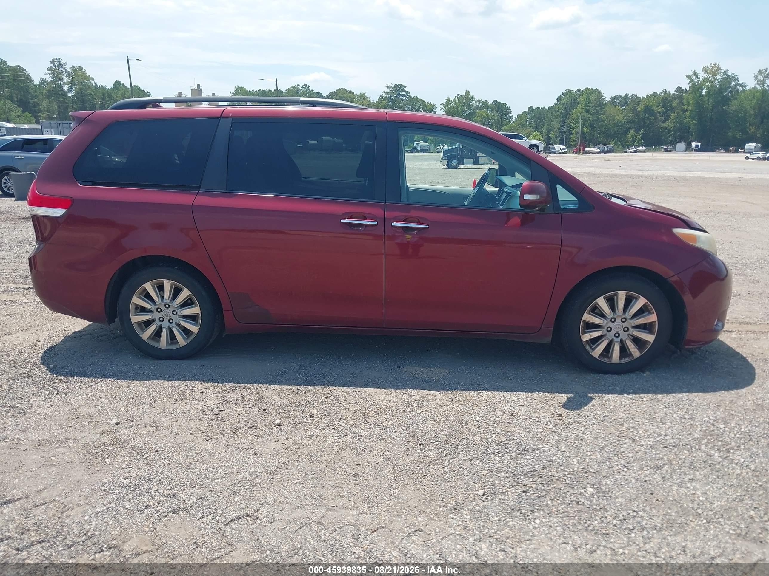2014 Toyota Sienna Limited V6 7 Passenger Red vin: 5TDYK3DC7ES409913