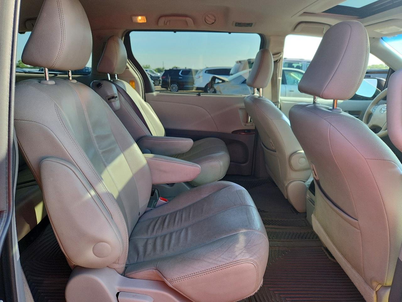 2014 Toyota Sienna Xle 8-passenger Gray vin: 5TDYK3DC7ES418398
