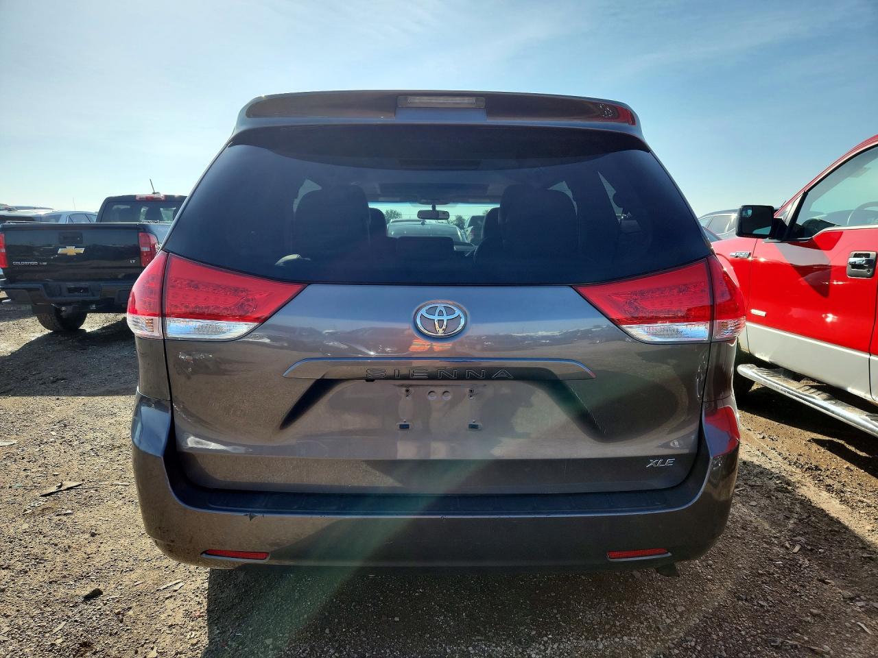 2014 Toyota Sienna Xle 8-passenger Gray vin: 5TDYK3DC7ES418398