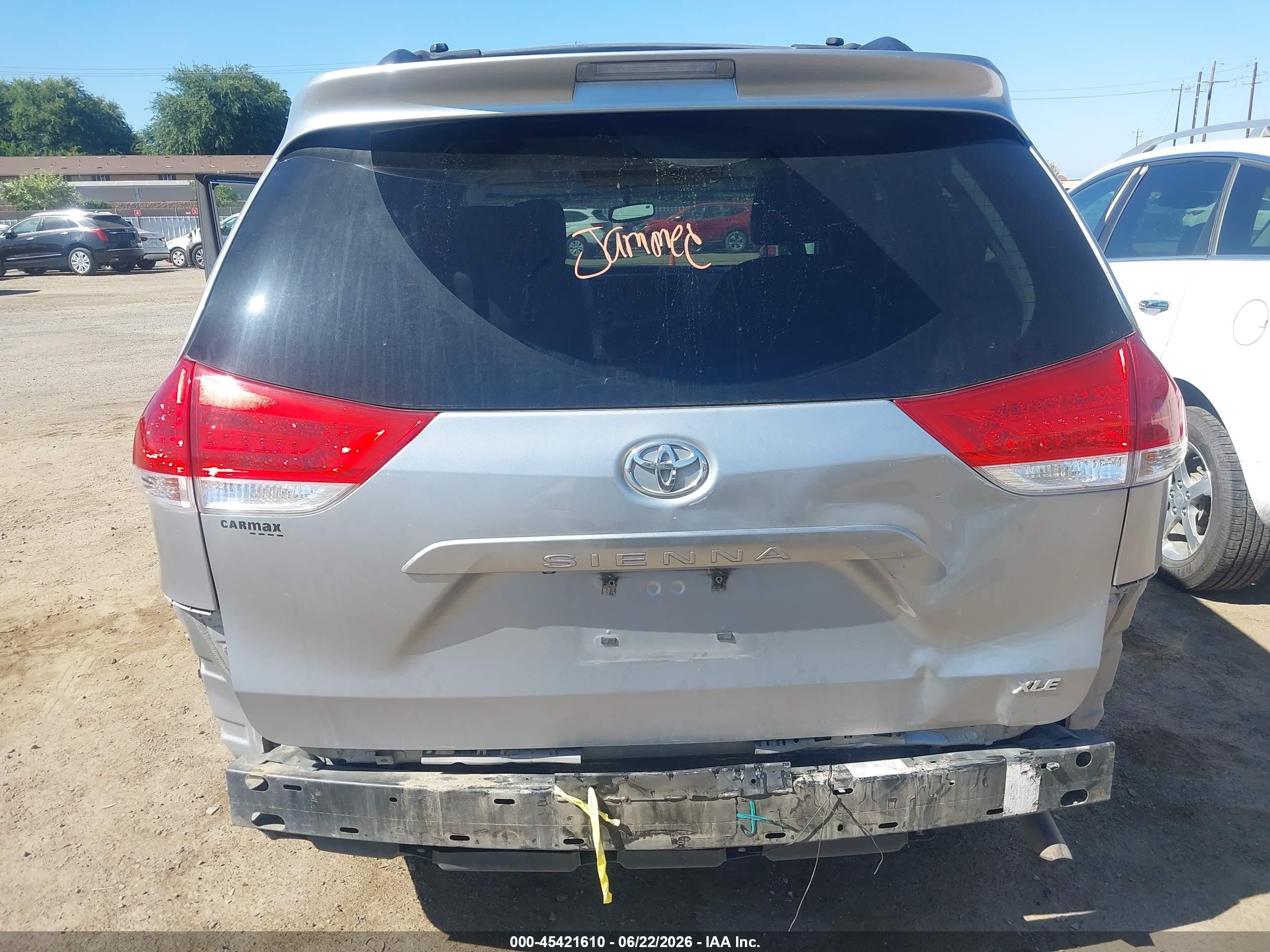 2014 Toyota Sienna Xle V6 8 Passenger Silver vin: 5TDYK3DC7ES442121