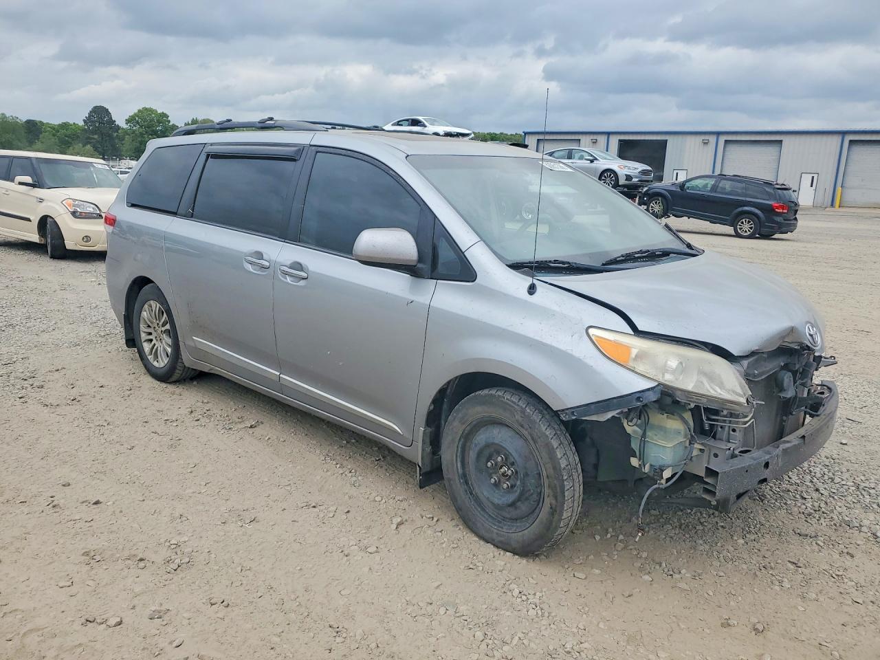 2014 Toyota Sienna Xle 8-passenger Gray vin: 5TDYK3DC7ES442202