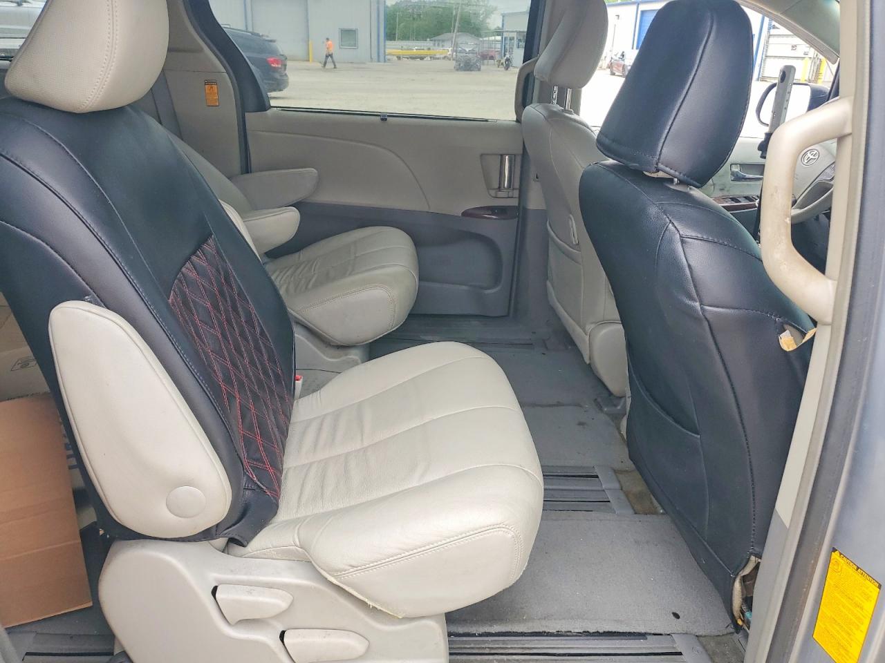 2014 Toyota Sienna Xle 8-passenger Gray vin: 5TDYK3DC7ES442202