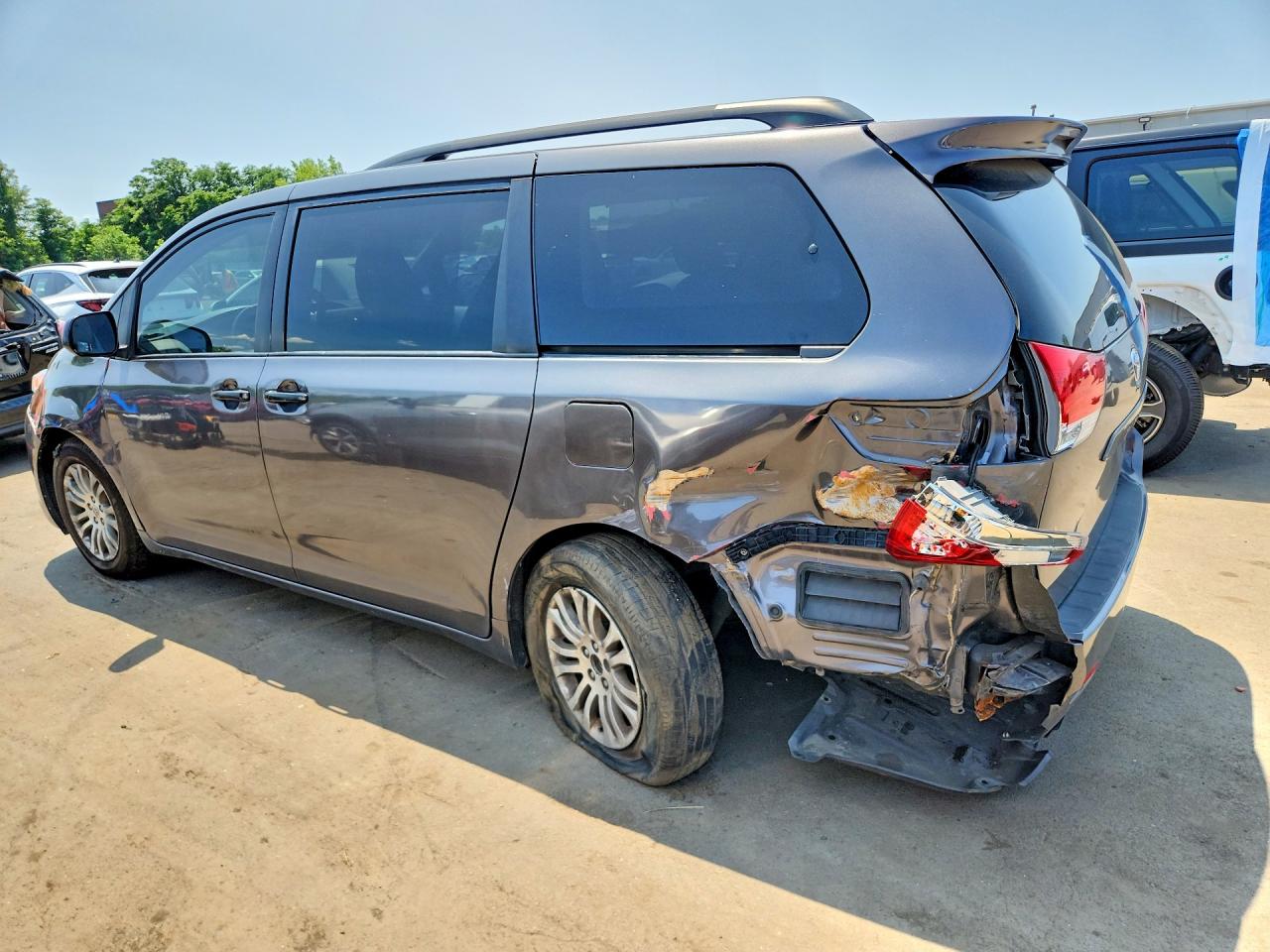 2014 Toyota Sienna Xle 8-passenger Charcoal vin: 5TDYK3DC7ES450607