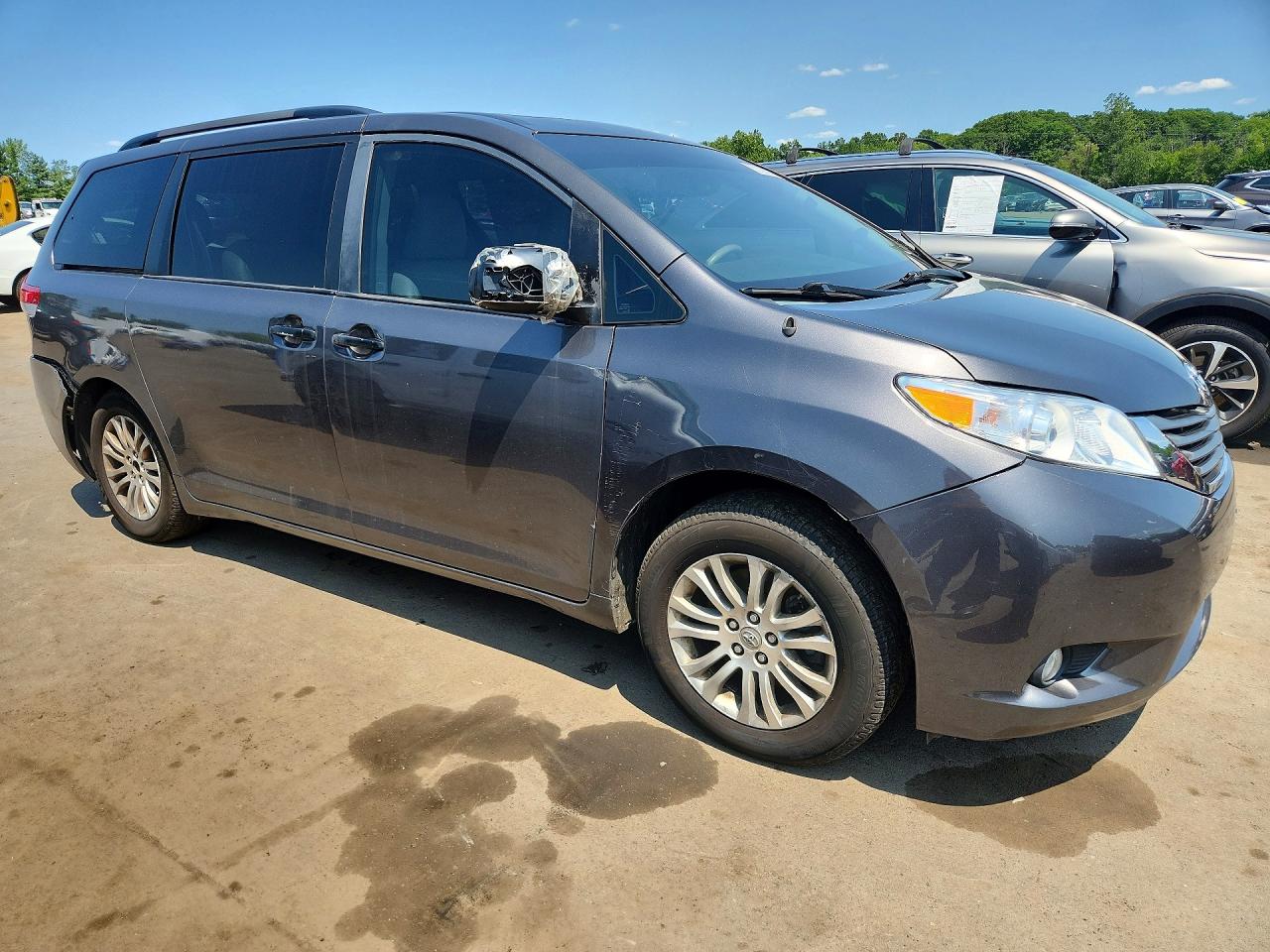 2014 Toyota Sienna Xle 8-passenger Charcoal vin: 5TDYK3DC7ES450607