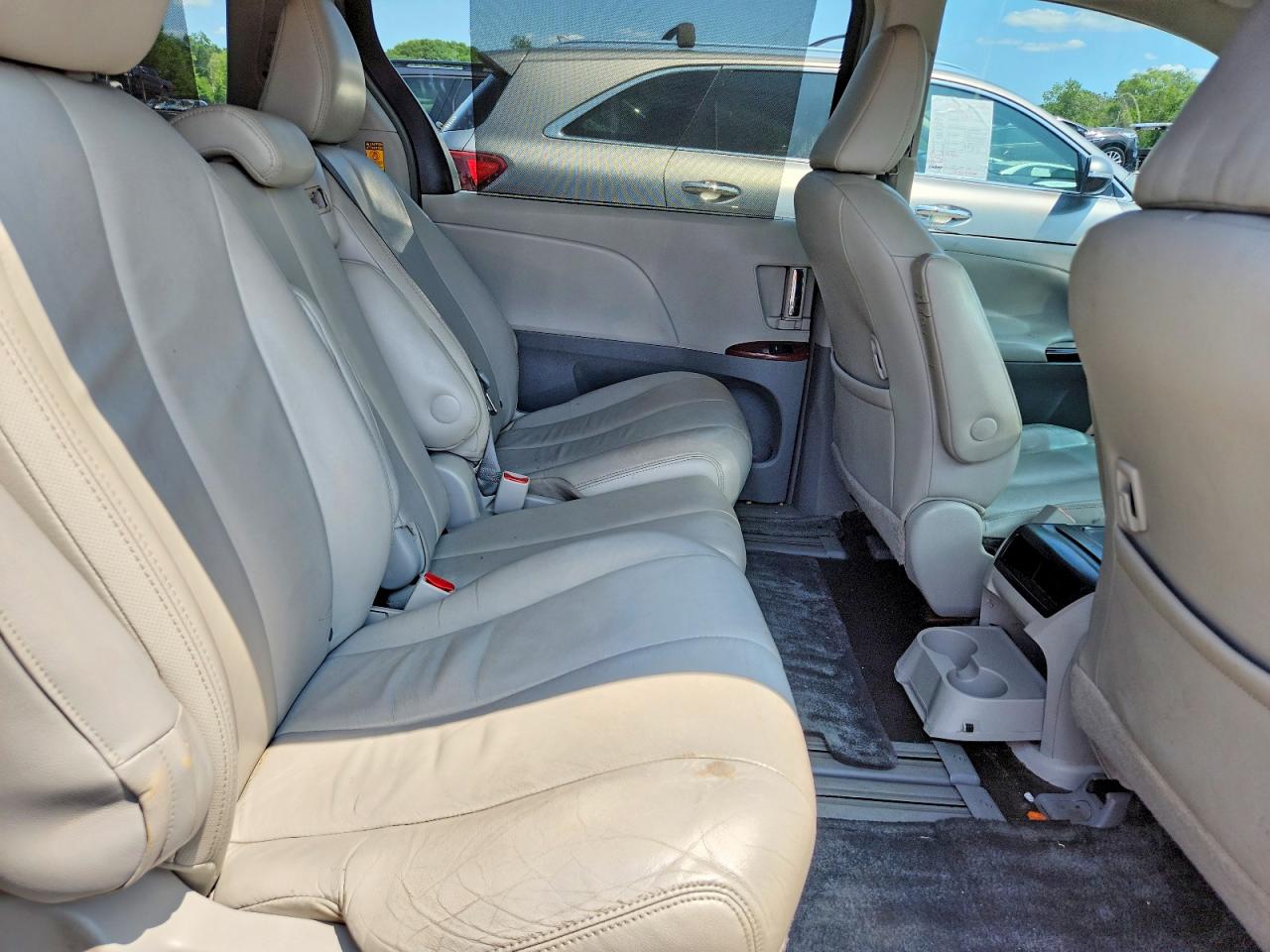 2014 Toyota Sienna Xle 8-passenger Charcoal vin: 5TDYK3DC7ES450607