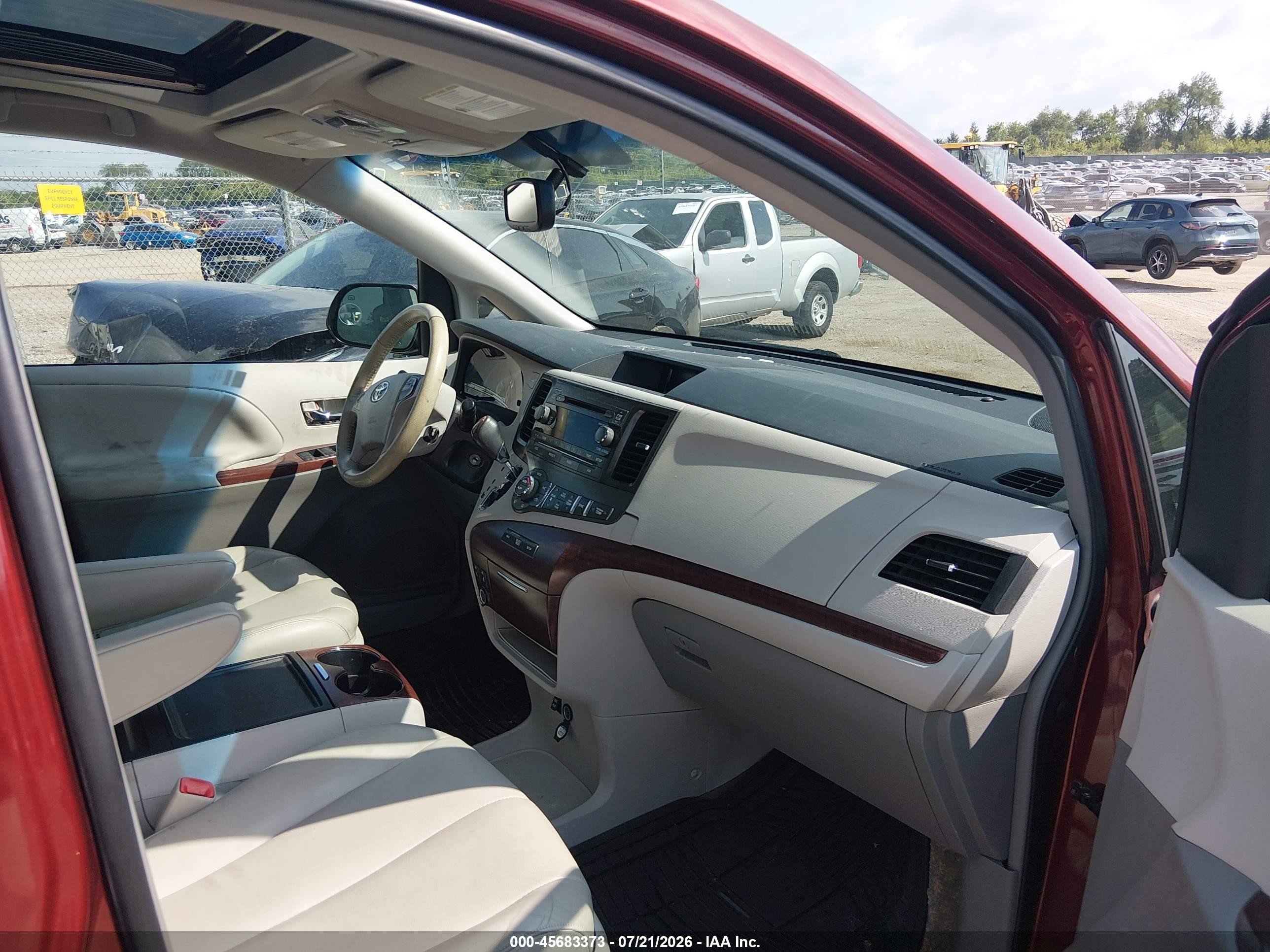 2014 Toyota Sienna Xle V6 8 Passenger Темно-бордовый vin: 5TDYK3DC7ES458965