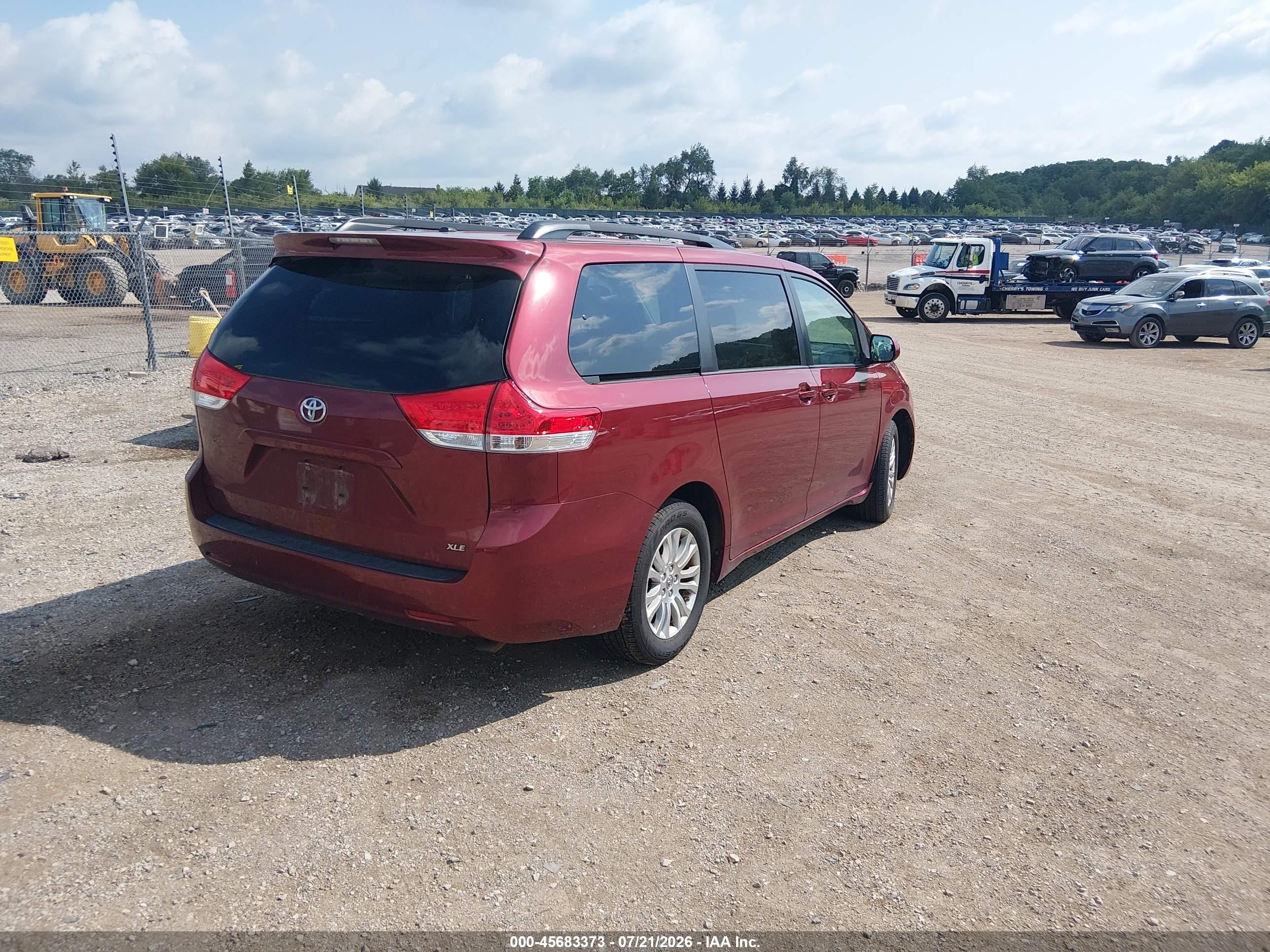 2014 Toyota Sienna Xle V6 8 Passenger Темно-бордовый vin: 5TDYK3DC7ES458965