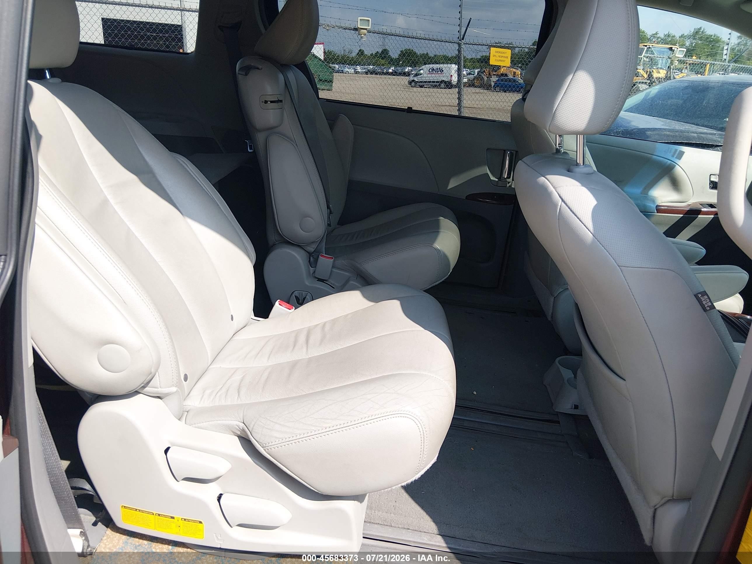 2014 Toyota Sienna Xle V6 8 Passenger Темно-бордовый vin: 5TDYK3DC7ES458965
