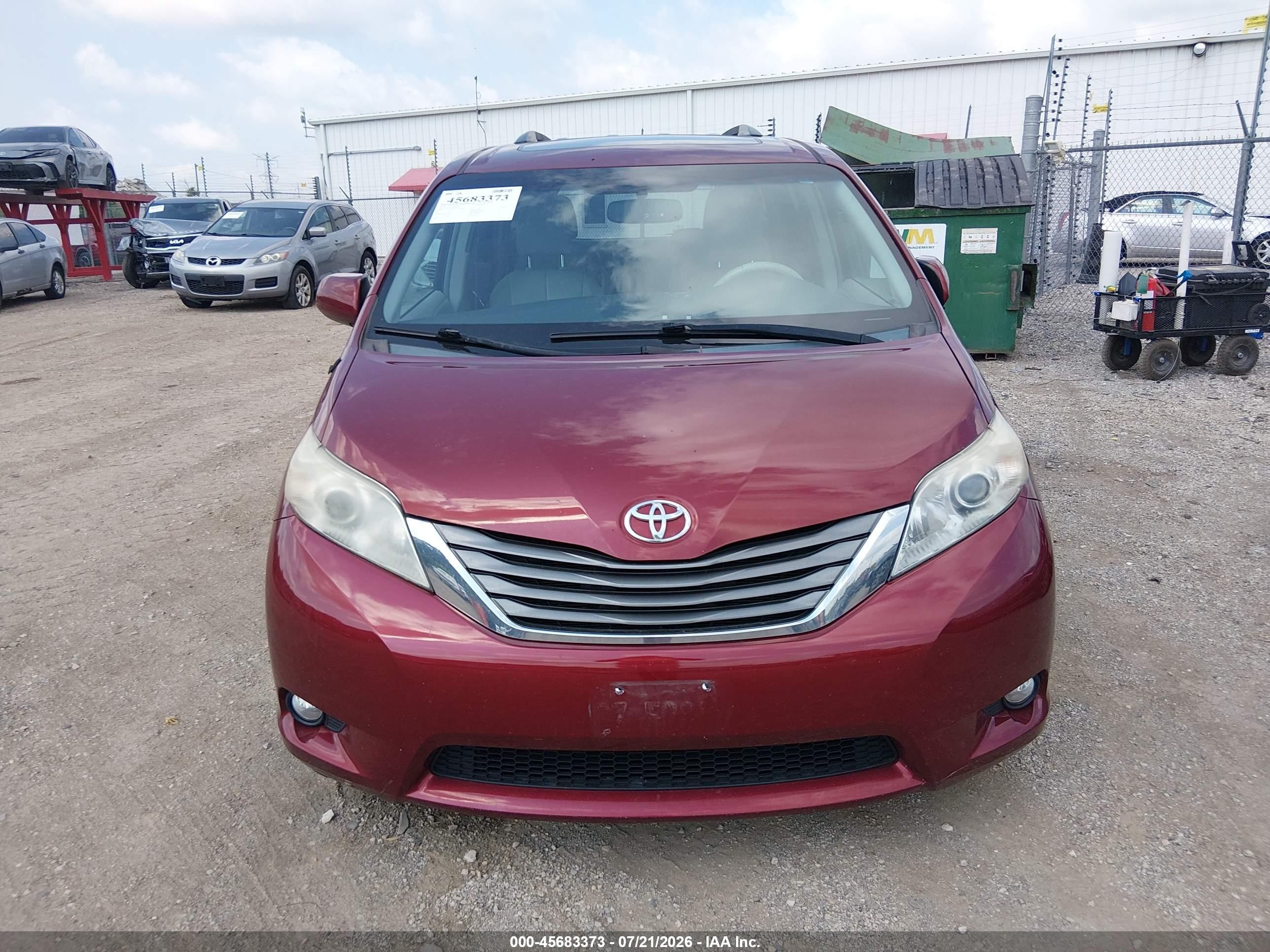 2014 Toyota Sienna Xle V6 8 Passenger Темно-бордовый vin: 5TDYK3DC7ES458965