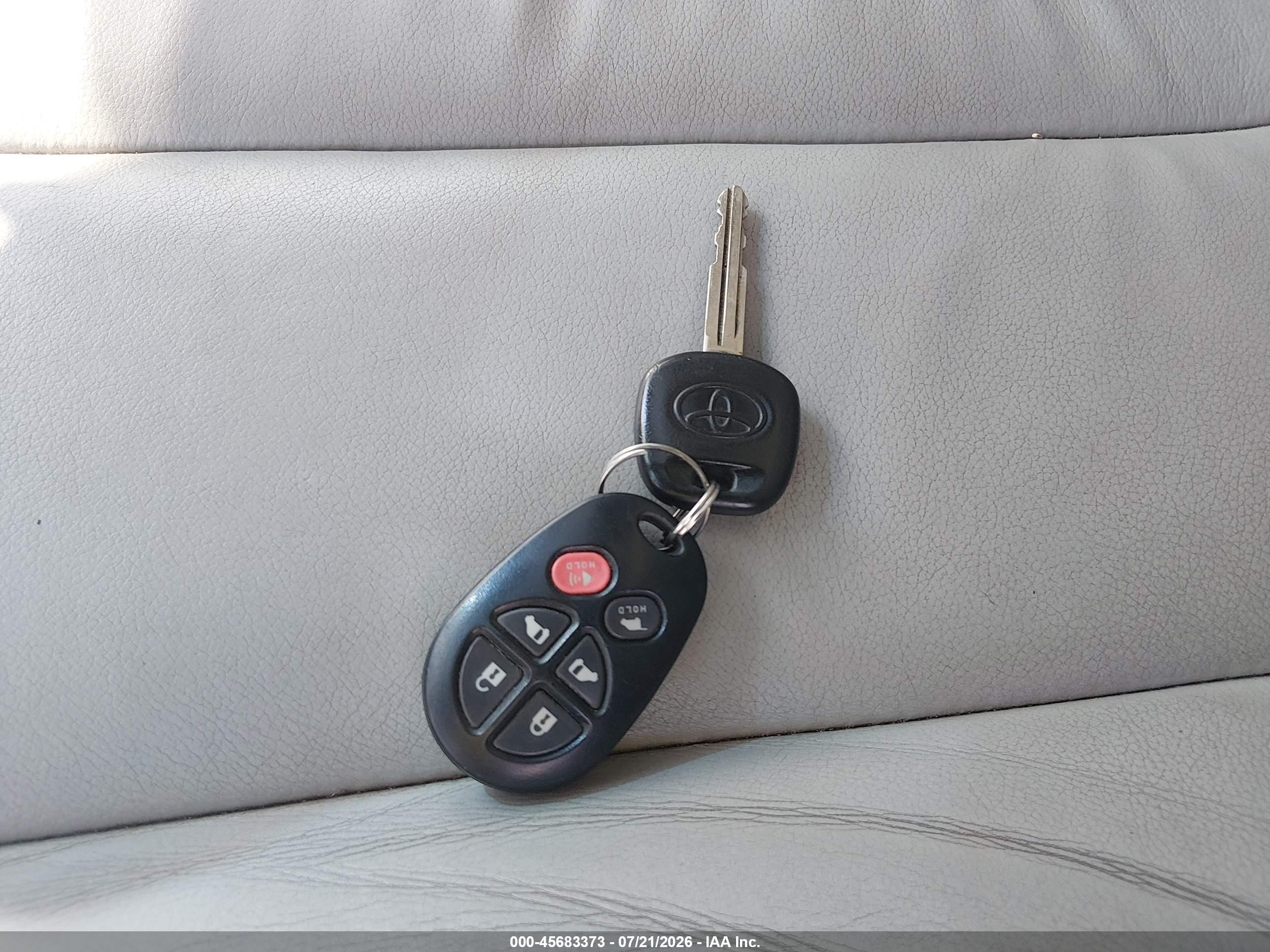 2014 Toyota Sienna Xle V6 8 Passenger Темно-бордовый vin: 5TDYK3DC7ES458965