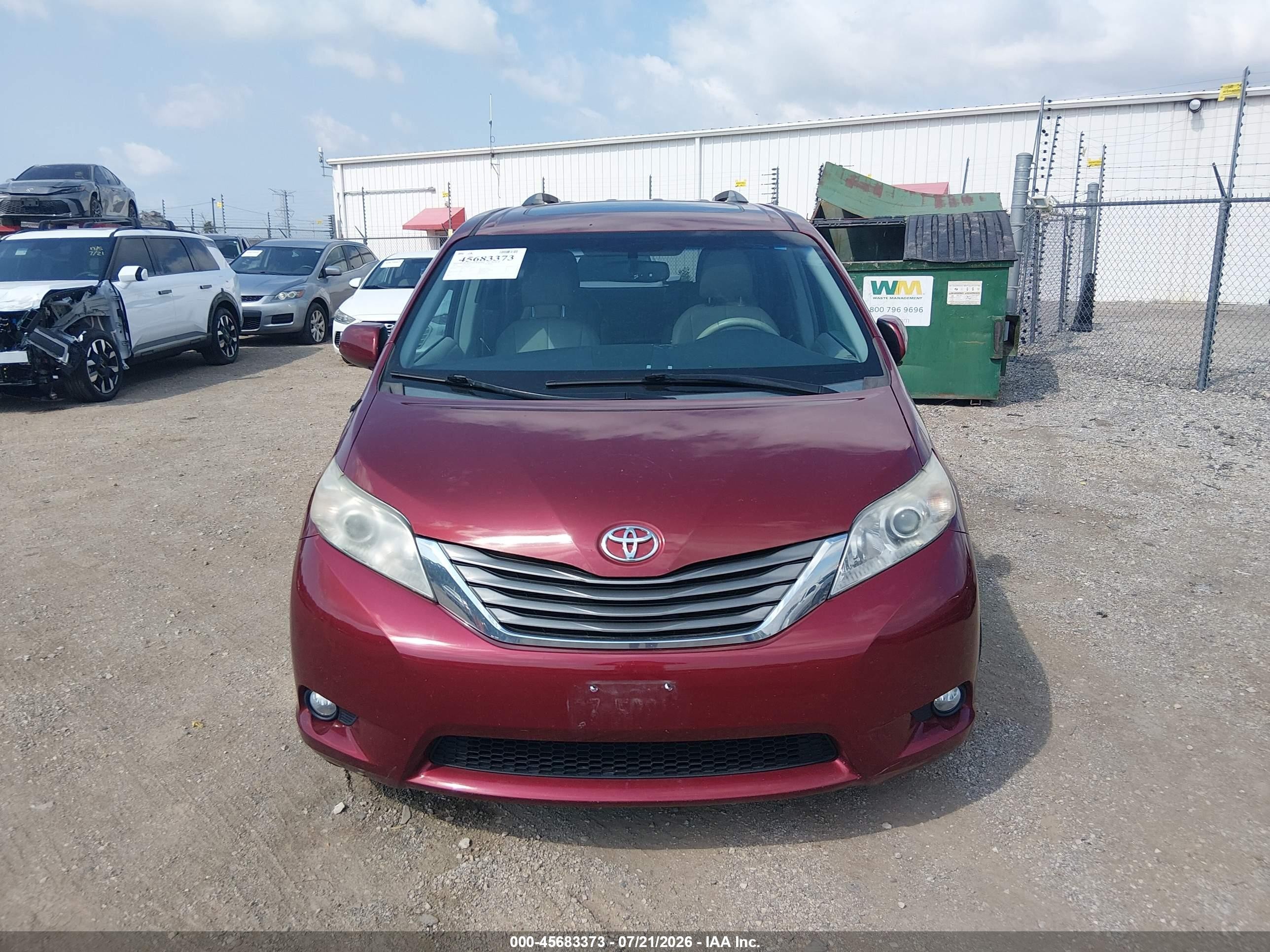 2014 Toyota Sienna Xle V6 8 Passenger Темно-бордовый vin: 5TDYK3DC7ES458965