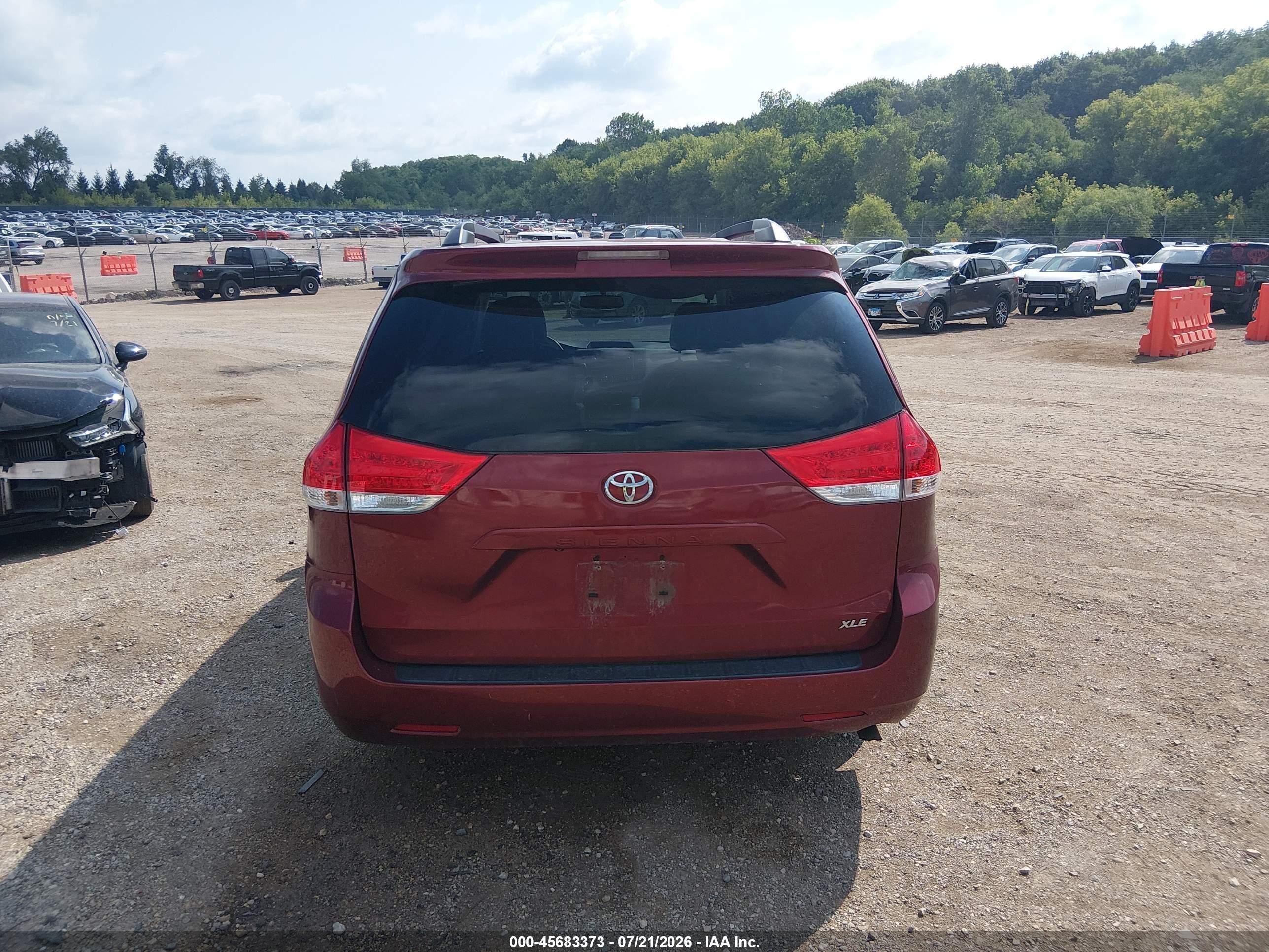 2014 Toyota Sienna Xle V6 8 Passenger Темно-бордовый vin: 5TDYK3DC7ES458965