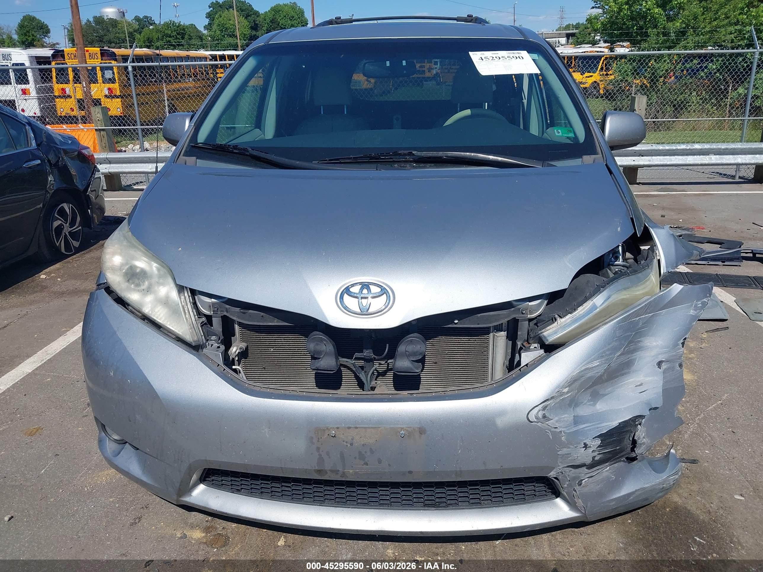 2014 Toyota Sienna Xle V6 8 Passenger Gray vin: 5TDYK3DC7ES483705