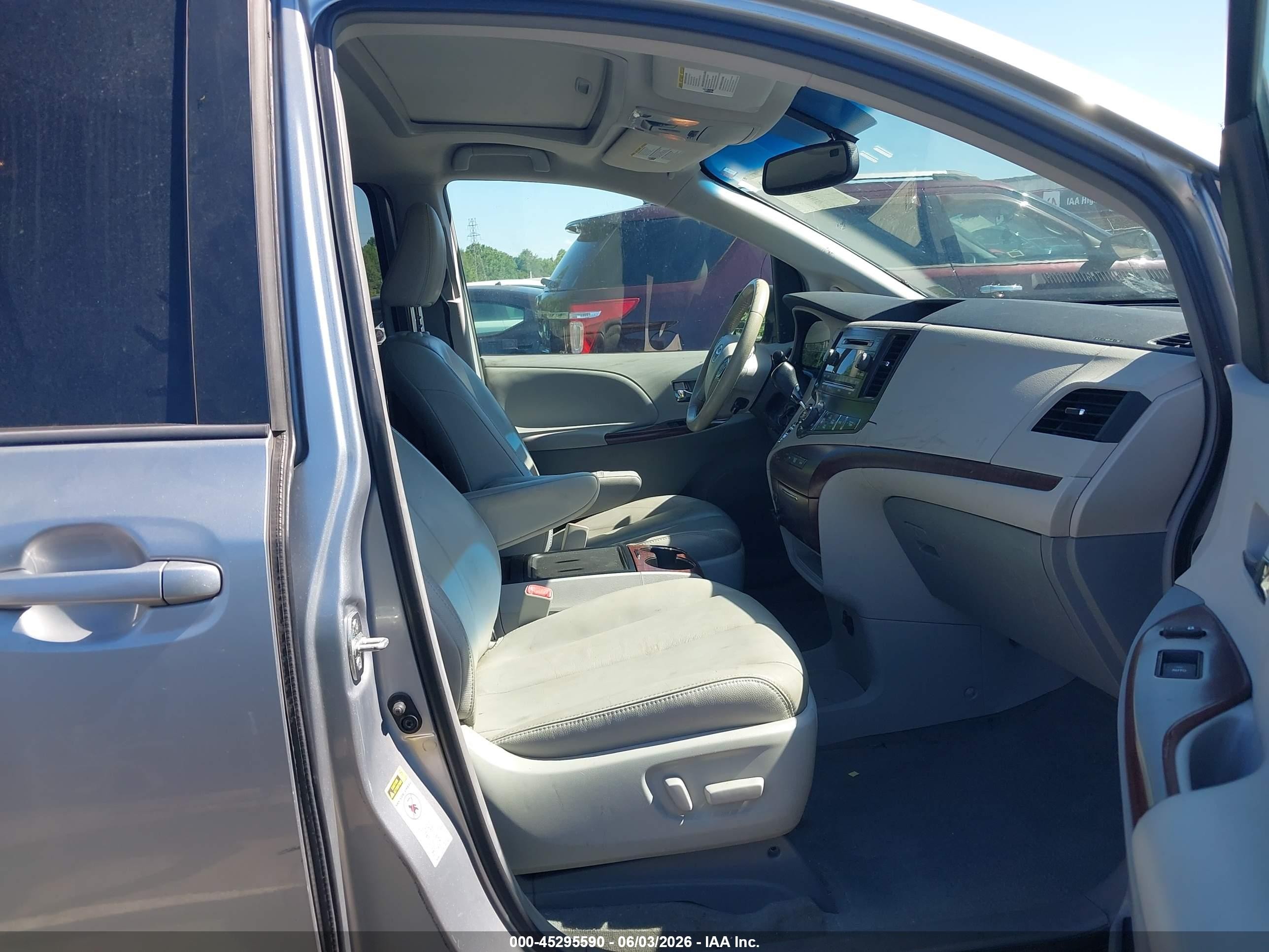 2014 Toyota Sienna Xle V6 8 Passenger Gray vin: 5TDYK3DC7ES483705
