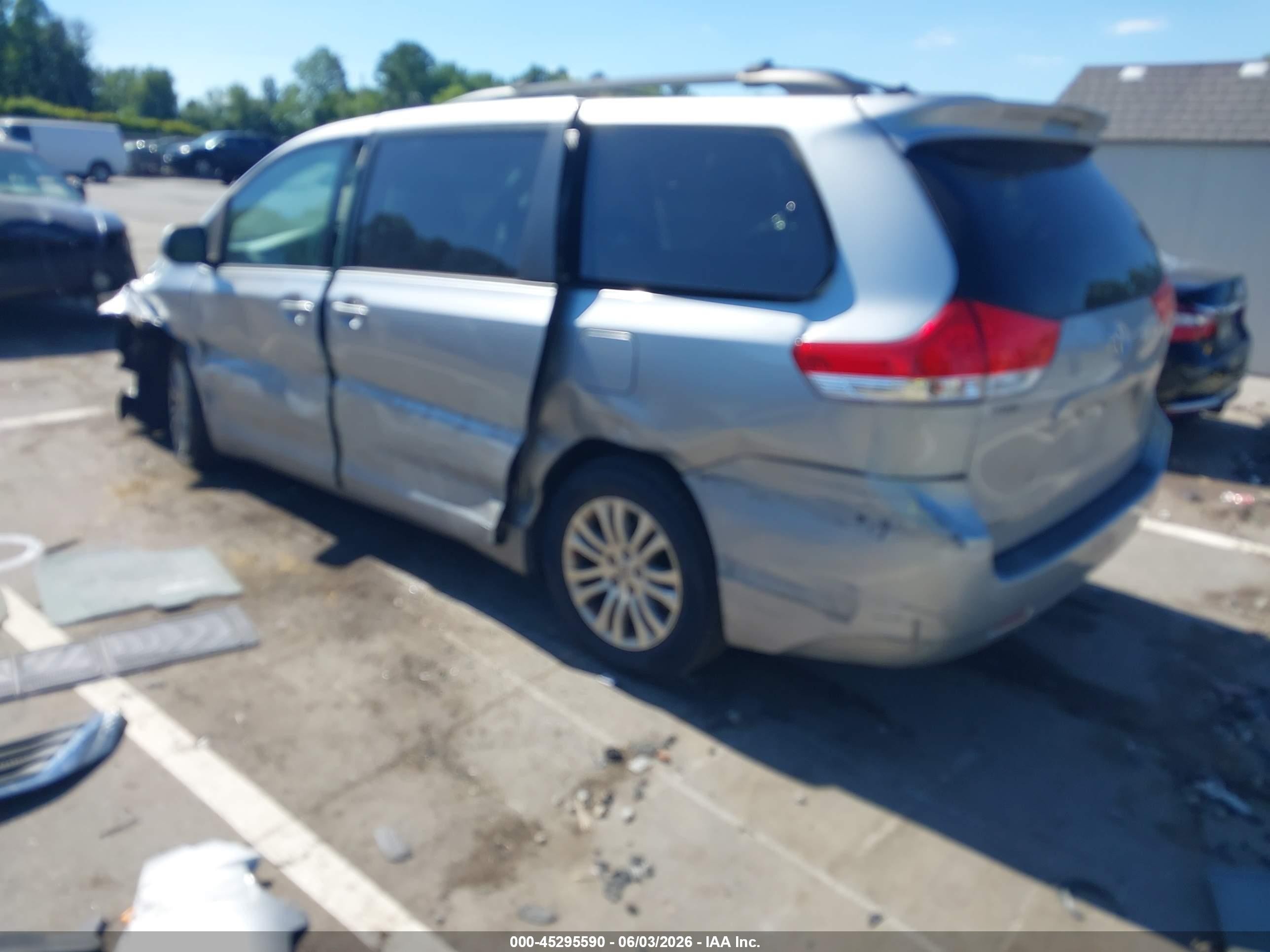 2014 Toyota Sienna Xle V6 8 Passenger Gray vin: 5TDYK3DC7ES483705