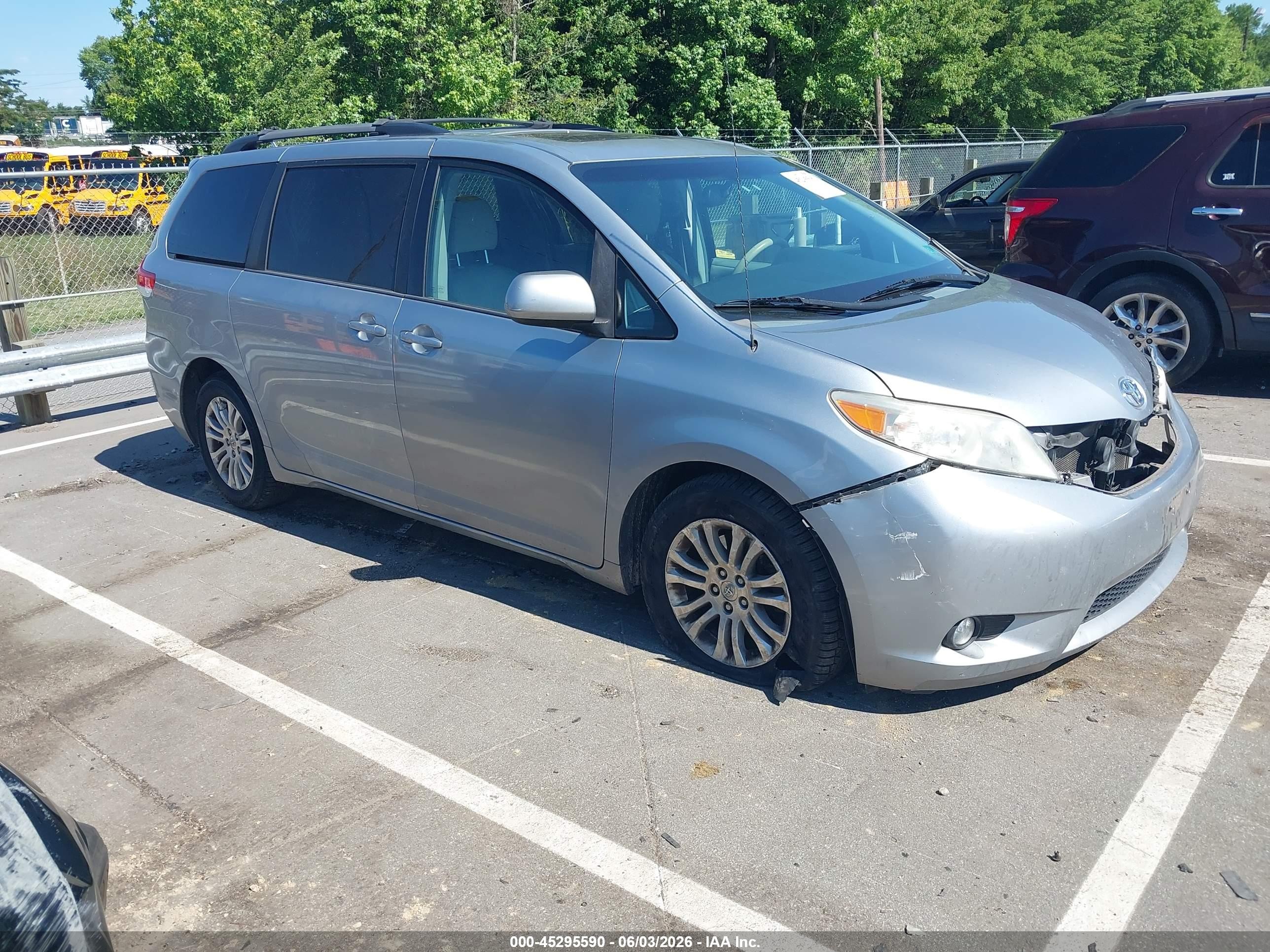2014 Toyota Sienna Xle V6 8 Passenger Gray vin: 5TDYK3DC7ES483705