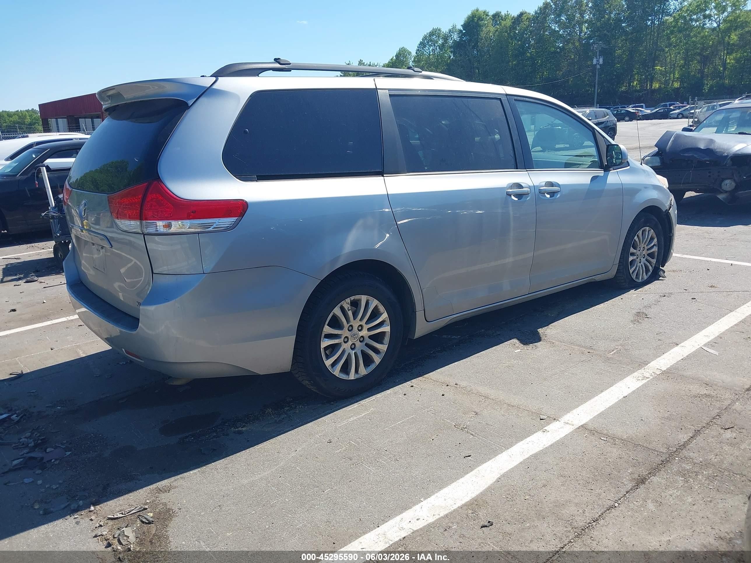 2014 Toyota Sienna Xle V6 8 Passenger Gray vin: 5TDYK3DC7ES483705