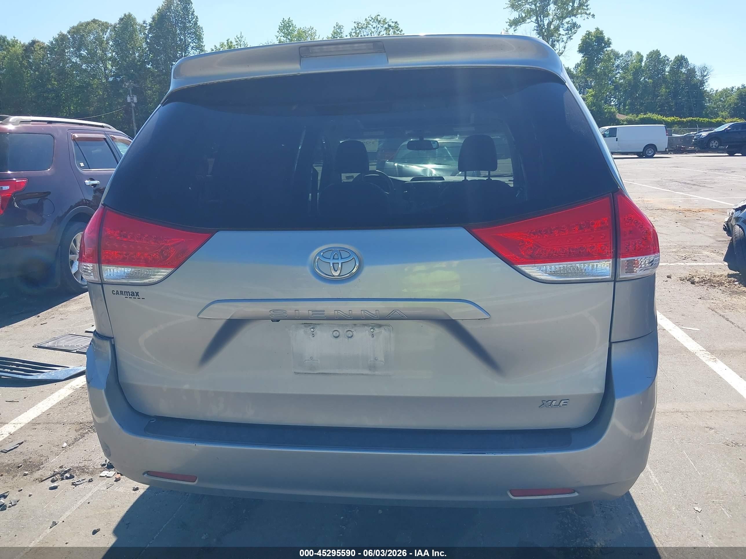2014 Toyota Sienna Xle V6 8 Passenger Gray vin: 5TDYK3DC7ES483705