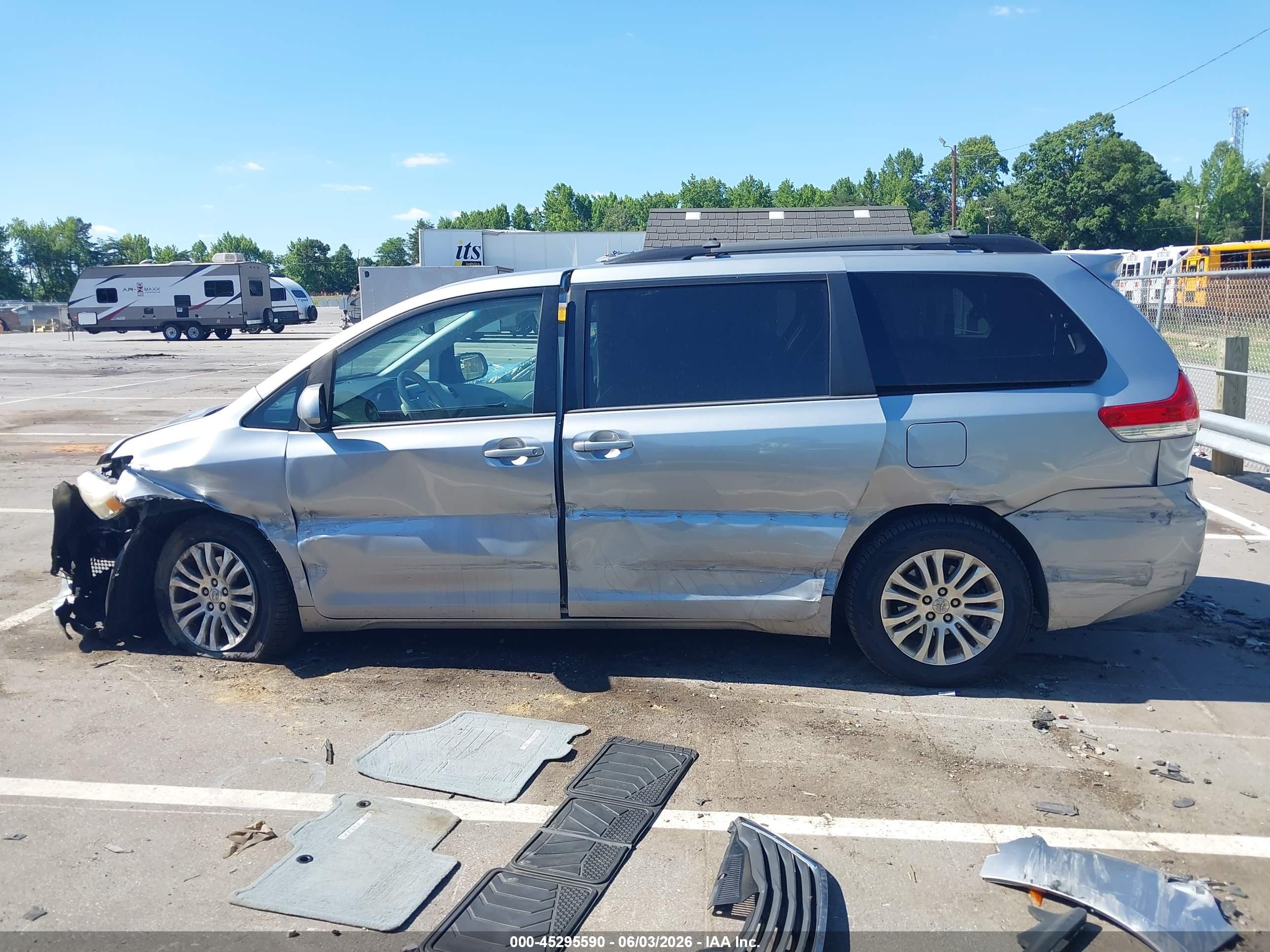 2014 Toyota Sienna Xle V6 8 Passenger Gray vin: 5TDYK3DC7ES483705