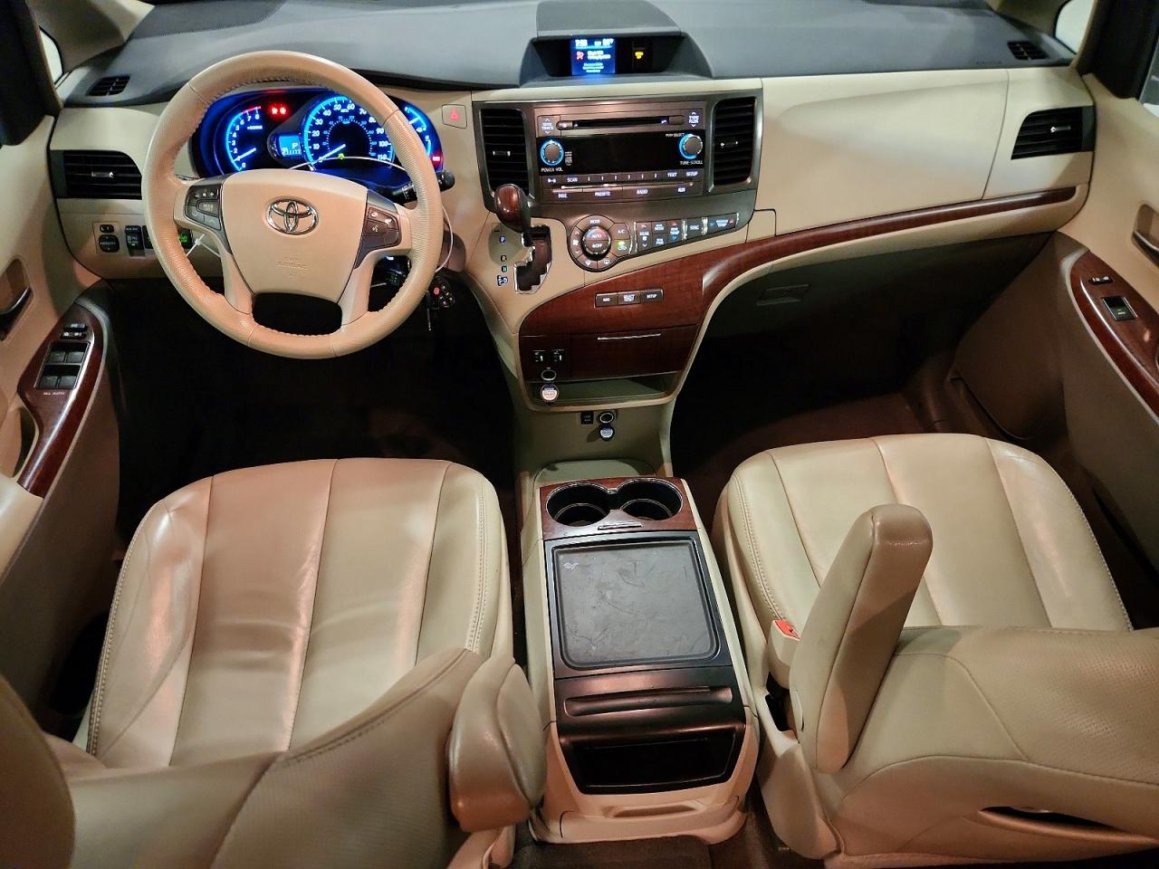 2014 Toyota Sienna Xle 8-passenger Maroon vin: 5TDYK3DC7ES492324