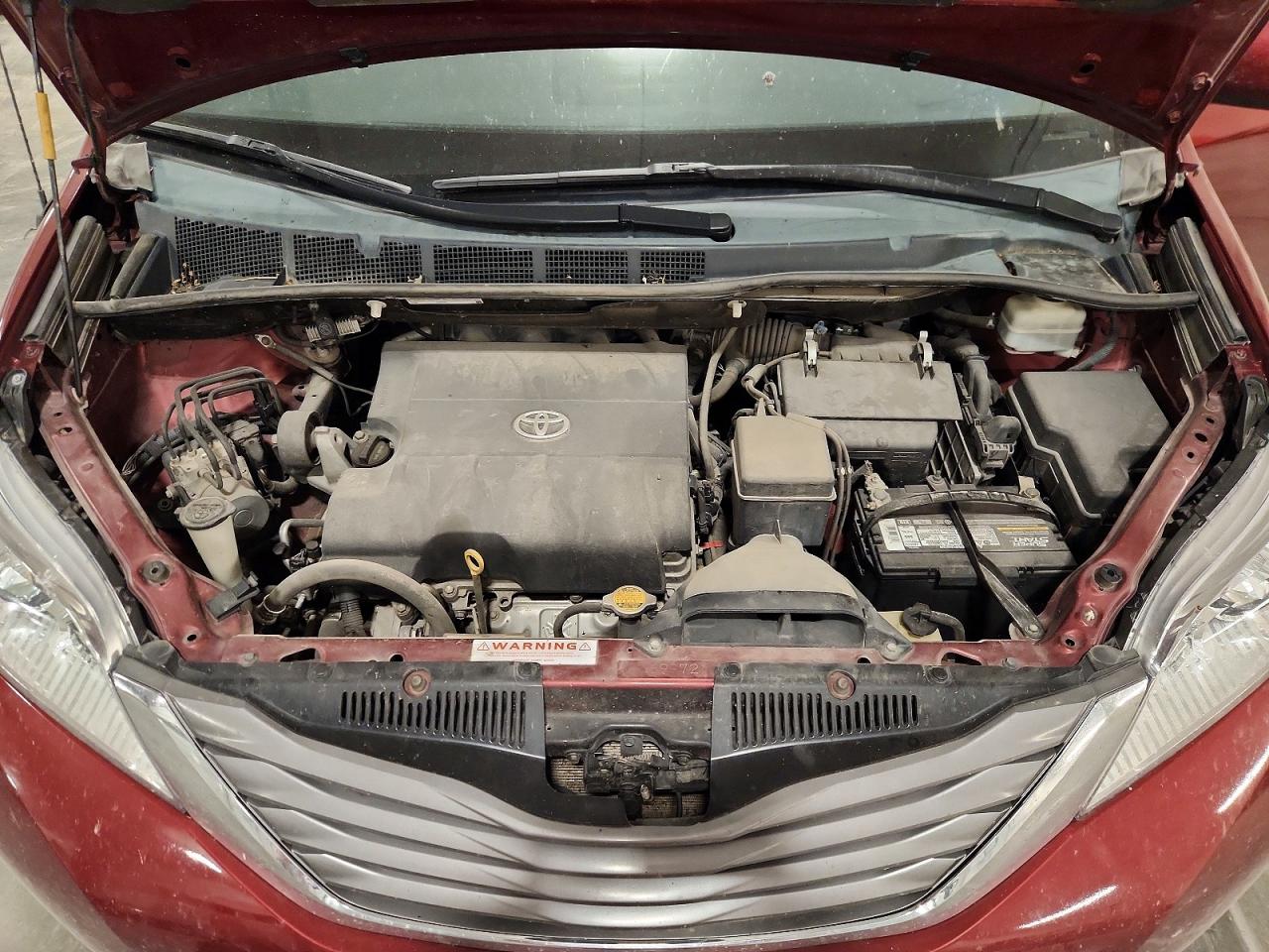 2014 Toyota Sienna Xle 8-passenger Maroon vin: 5TDYK3DC7ES492324