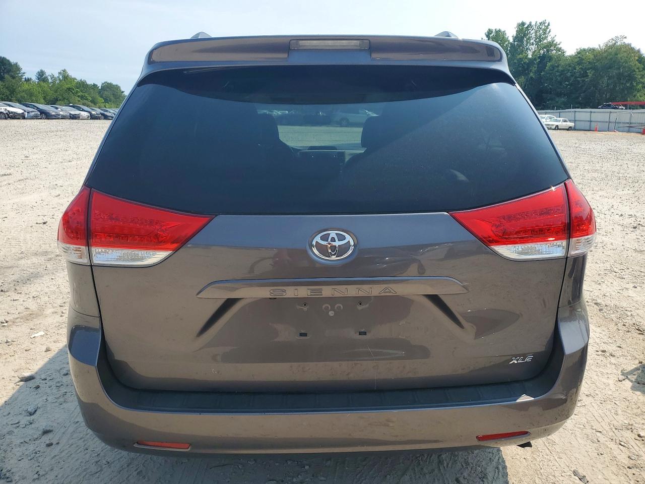 2014 Toyota Sienna Xle 8-passenger Gray vin: 5TDYK3DC7ES494963