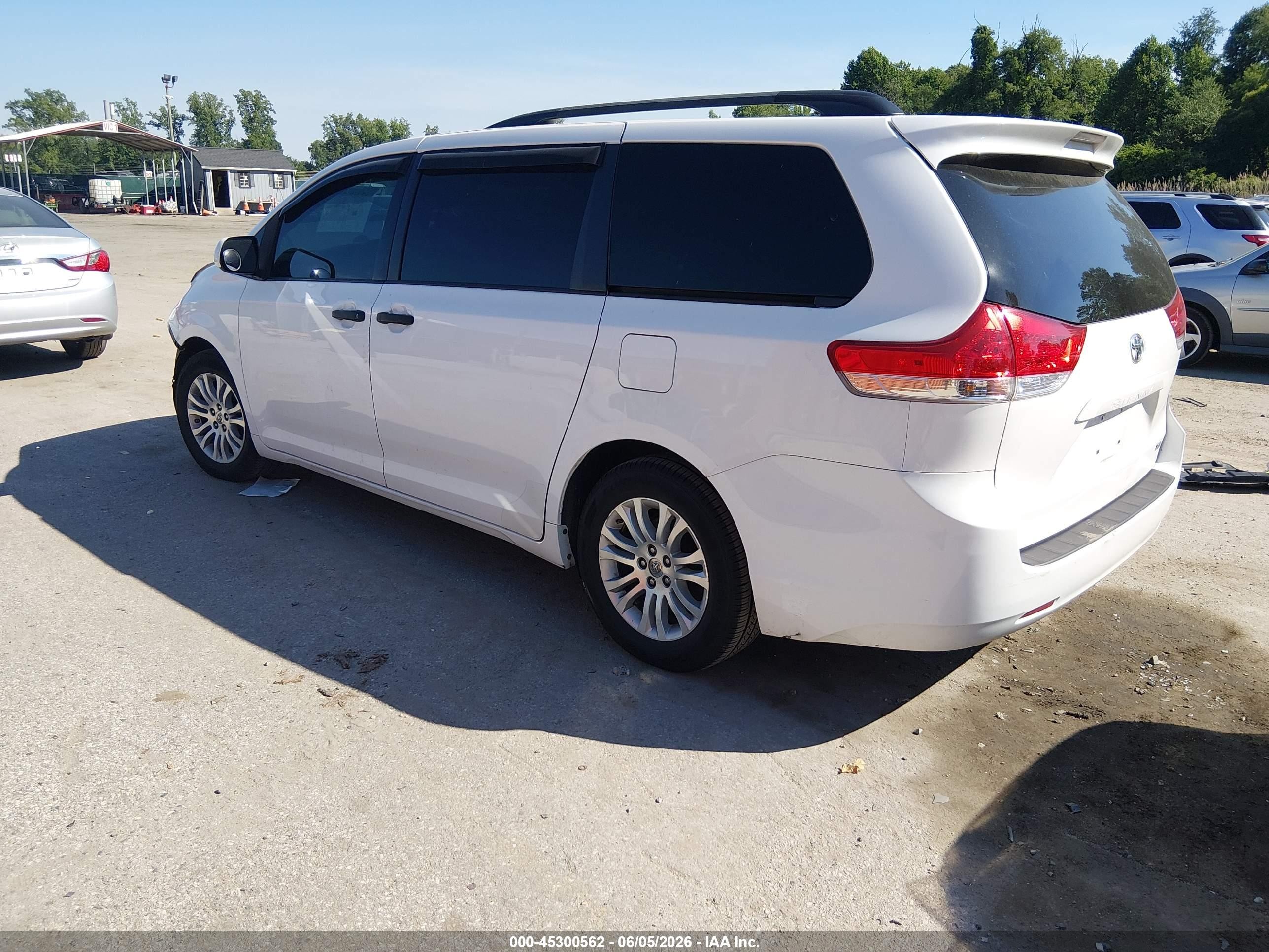 2014 Toyota Sienna Xle V6 8 Passenger White vin: 5TDYK3DC7ES516346