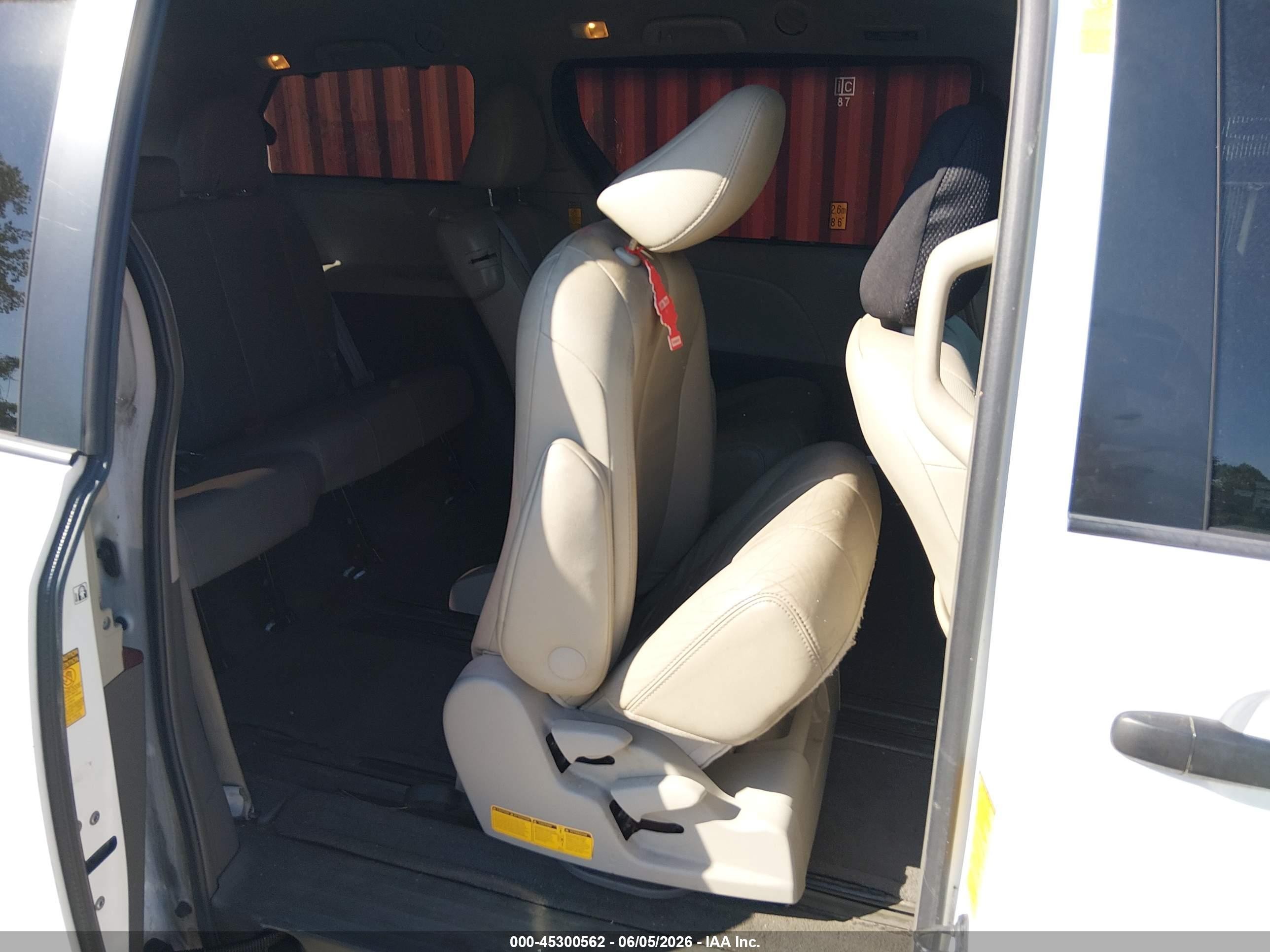 2014 Toyota Sienna Xle V6 8 Passenger White vin: 5TDYK3DC7ES516346