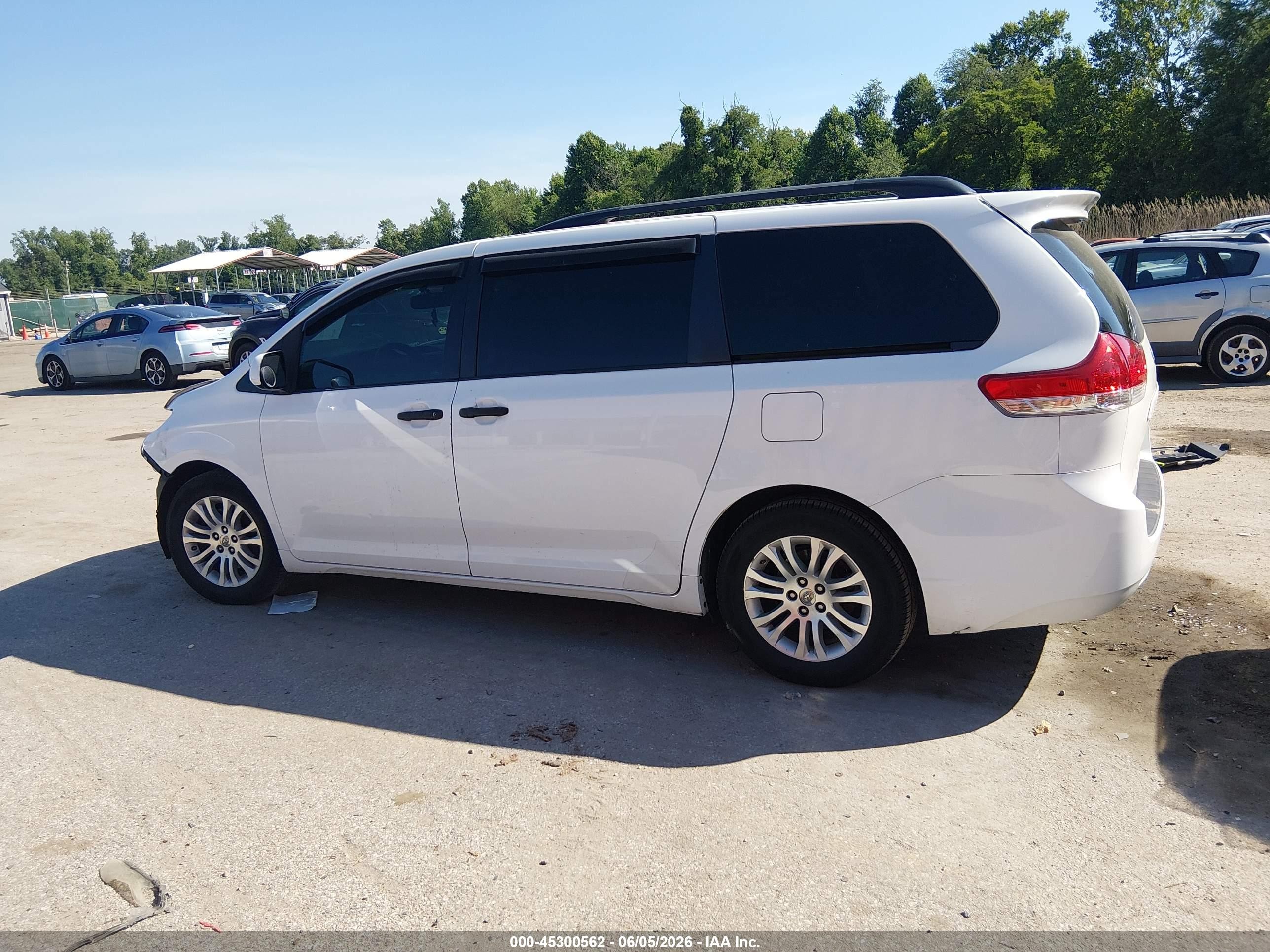 2014 Toyota Sienna Xle V6 8 Passenger White vin: 5TDYK3DC7ES516346